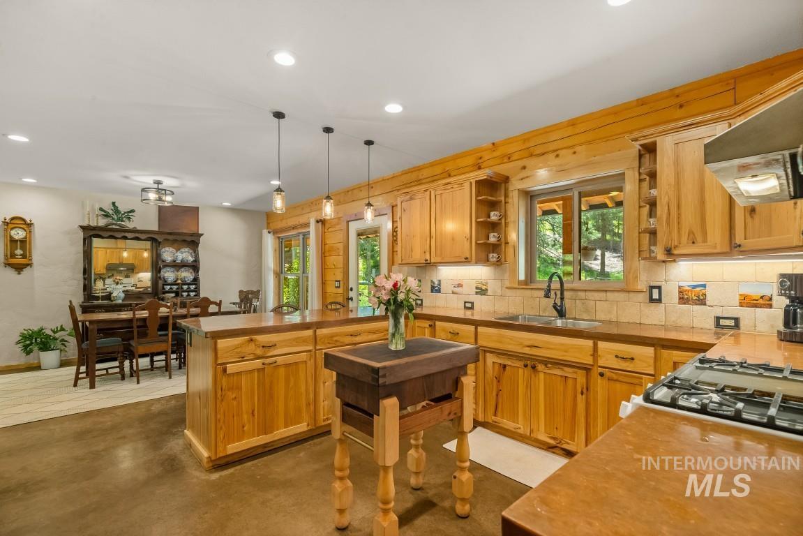 1076 Swenson Ln Property Photo 18