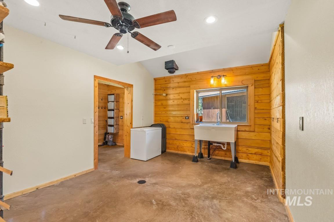 1076 Swenson Ln Property Photo 20