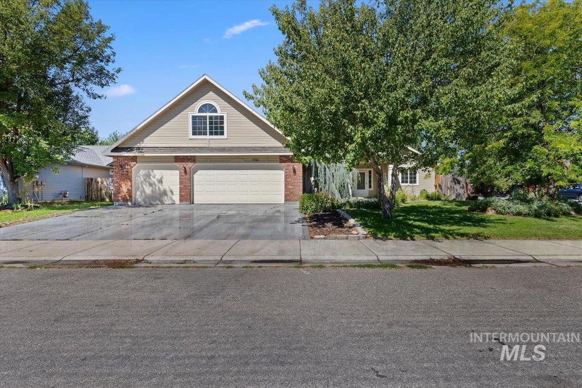 7741 N Dodgin Ave Property Photo 2