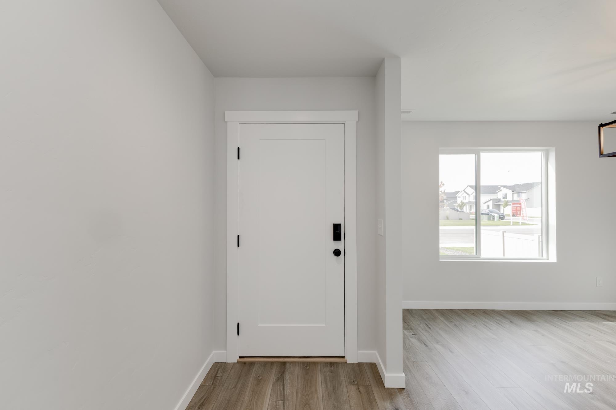 900 Sw Jayhawk St Property Photo 2