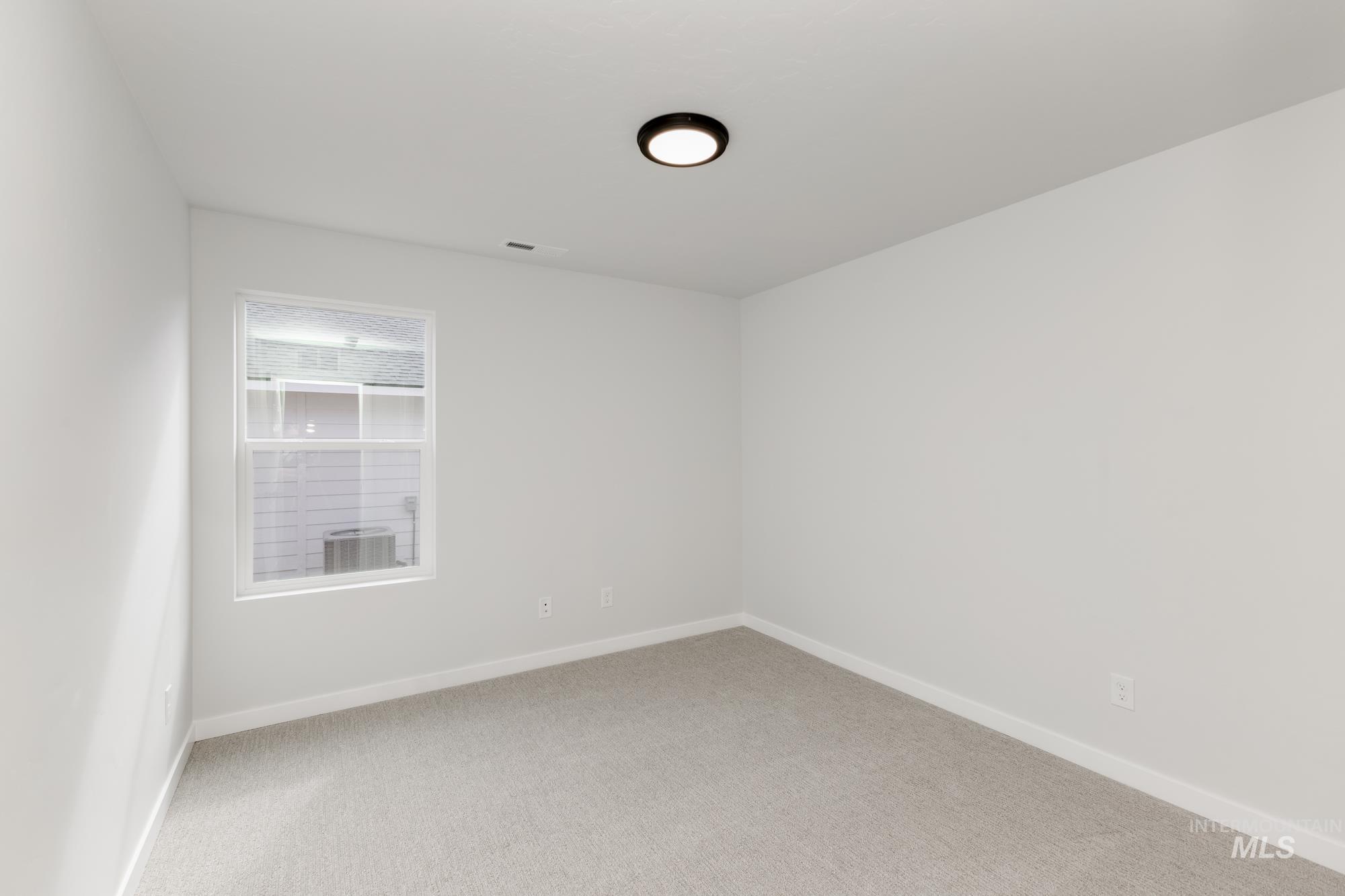 900 Sw Jayhawk St Property Photo 11