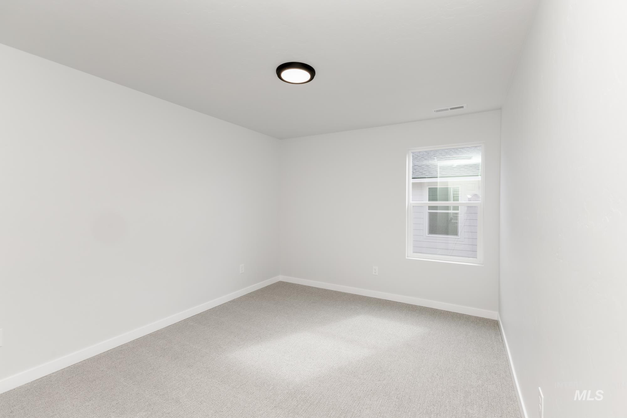 900 Sw Jayhawk St Property Photo 12