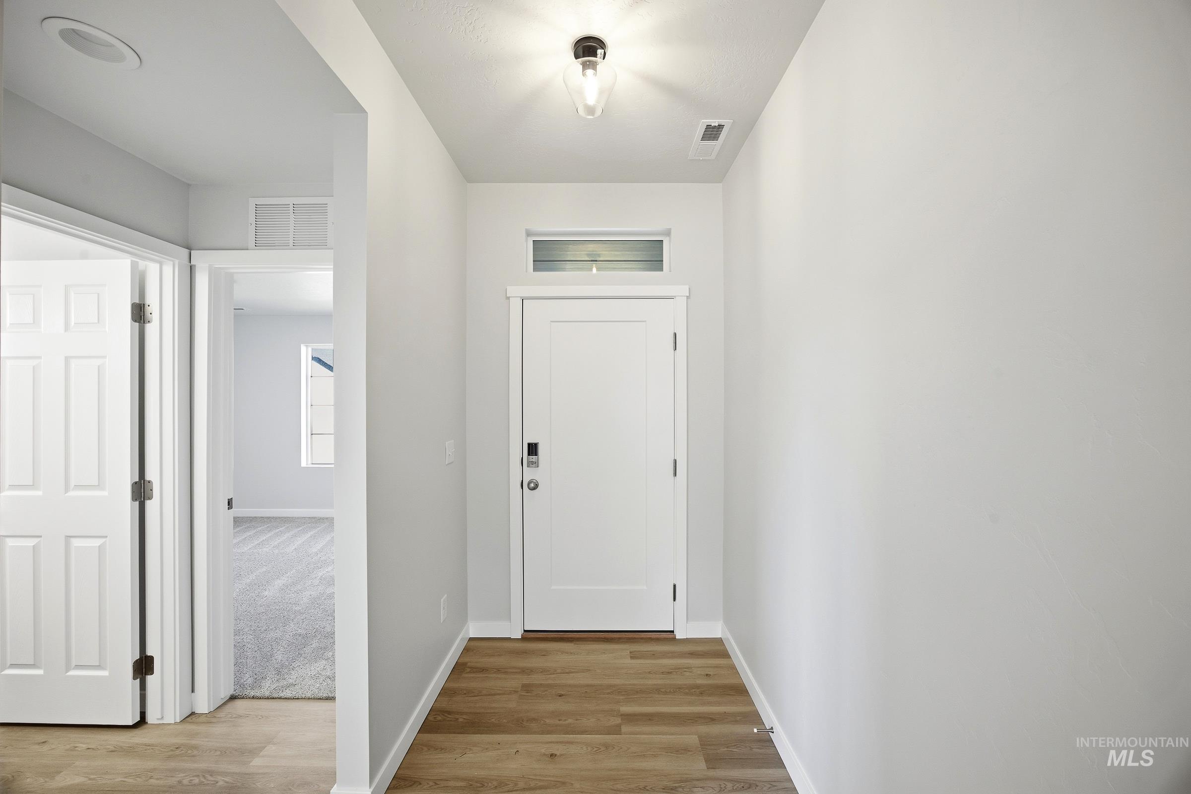 920 Sw Jayhawk St Property Photo 2
