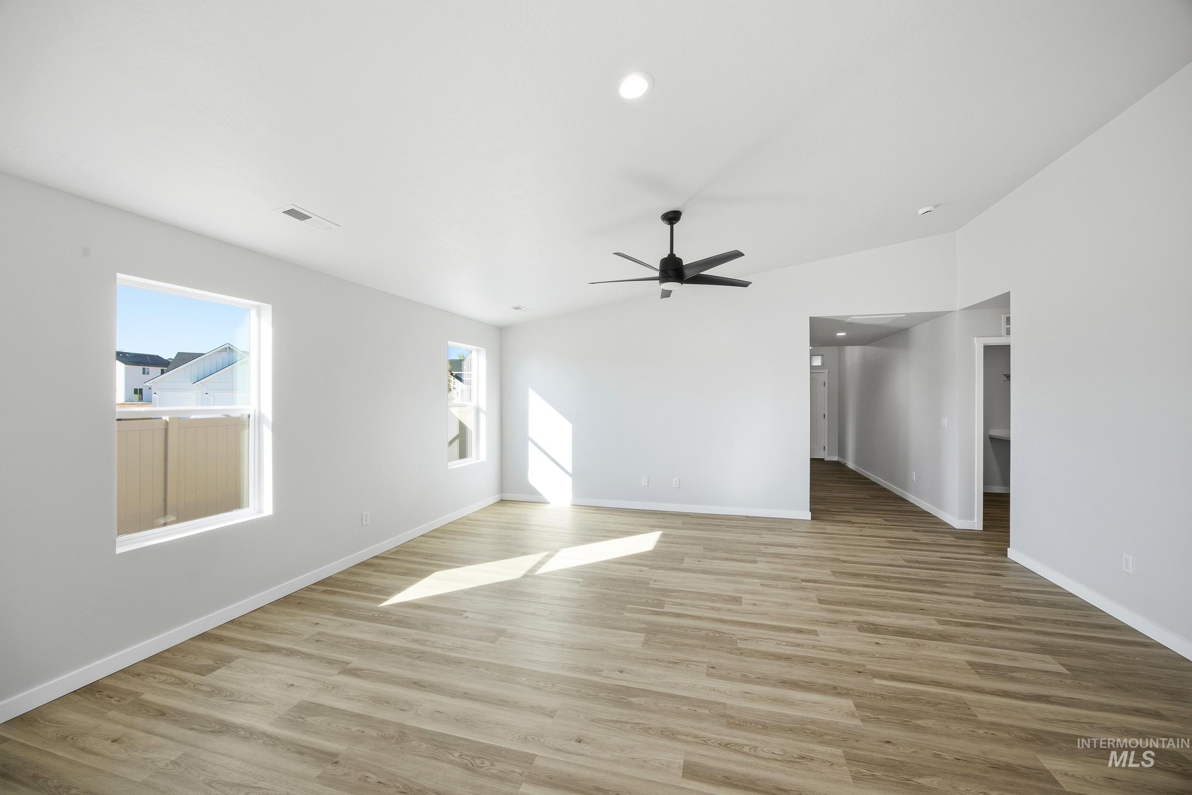 920 Sw Jayhawk St Property Photo 10