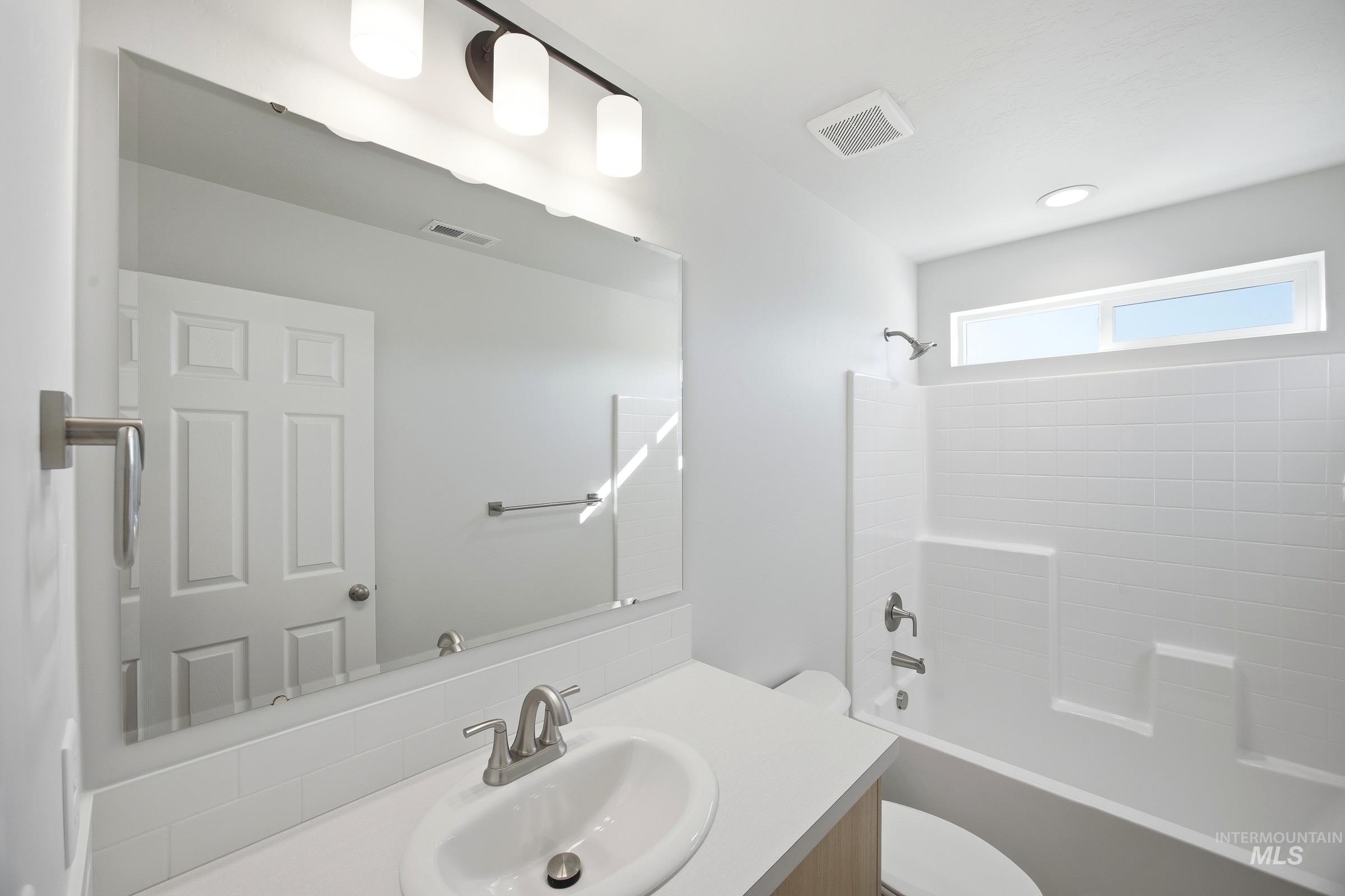 920 Sw Jayhawk St Property Photo 13