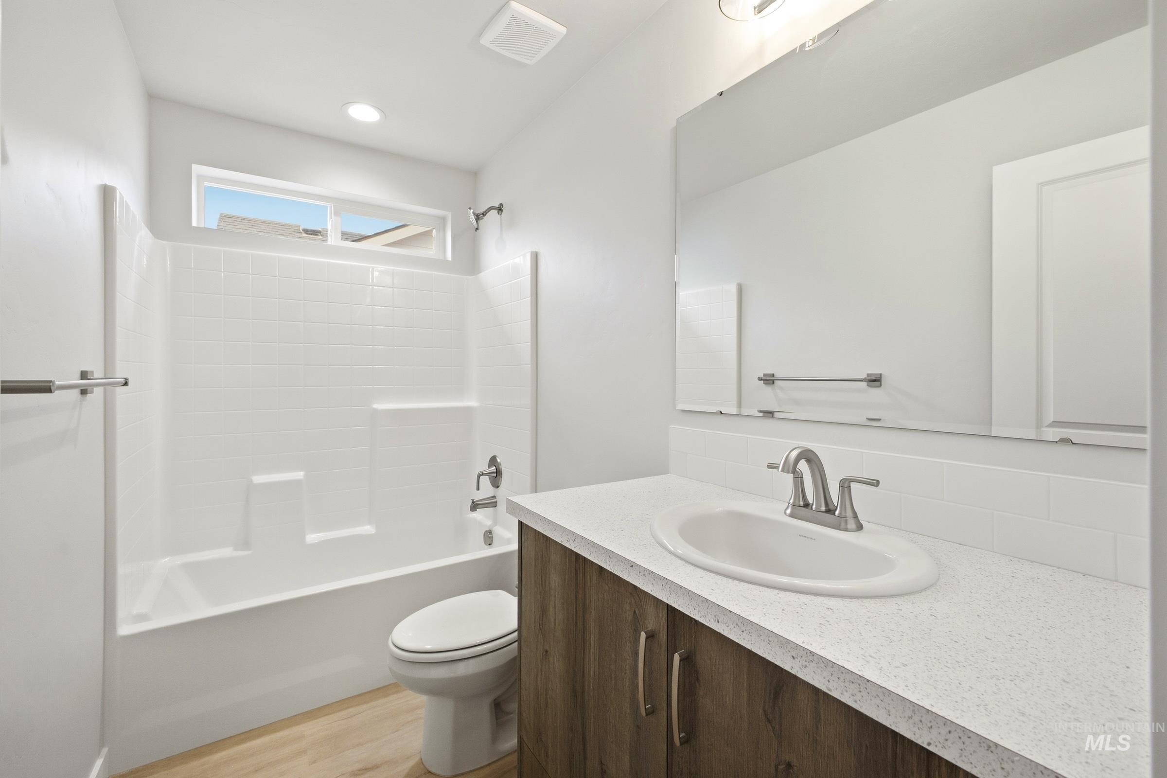 920 Sw Jayhawk St Property Photo 18