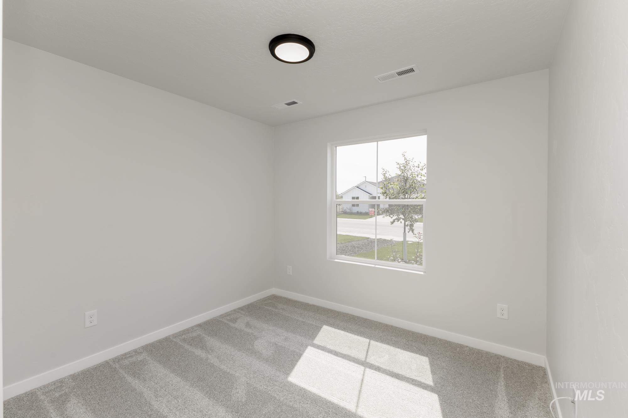 940 Sw Jayhawk St Property Photo 10