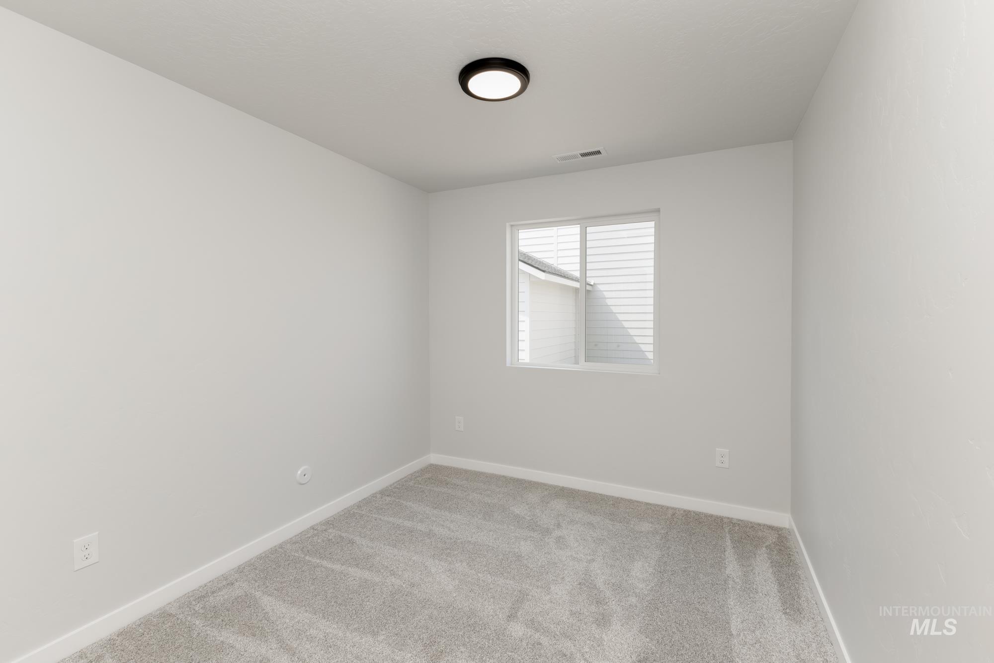 940 Sw Jayhawk St Property Photo 11