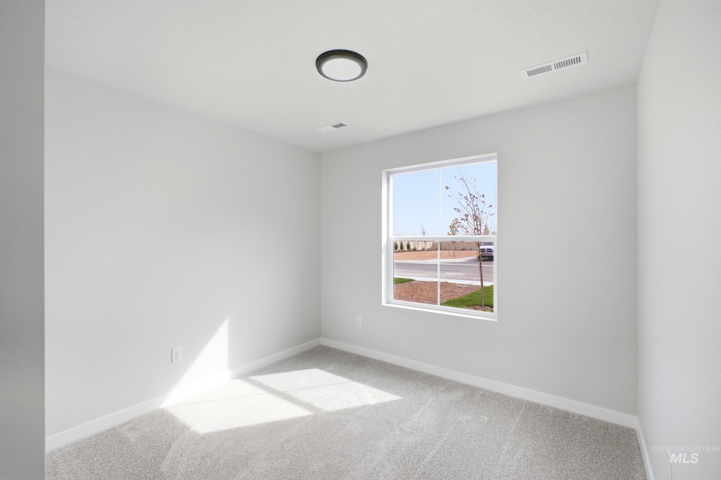 940 Sw Jayhawk St Property Photo 11