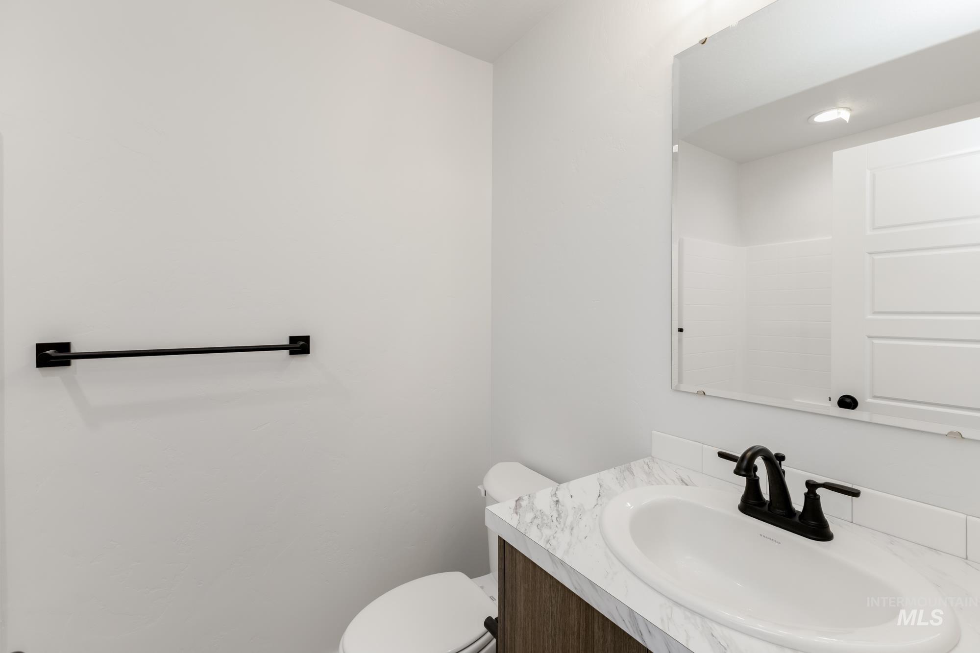 940 Sw Jayhawk St Property Photo 12