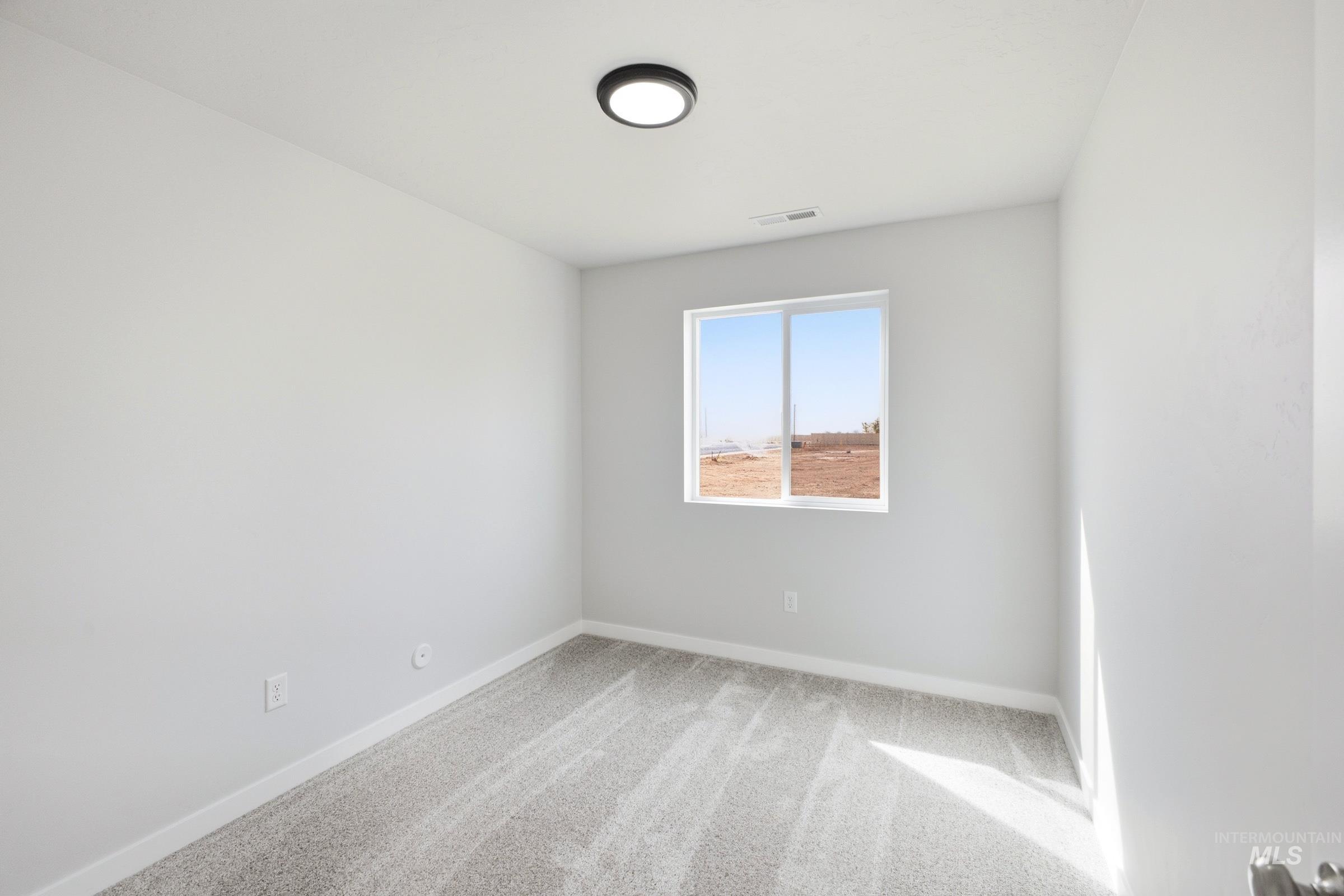 940 Sw Jayhawk St Property Photo 13