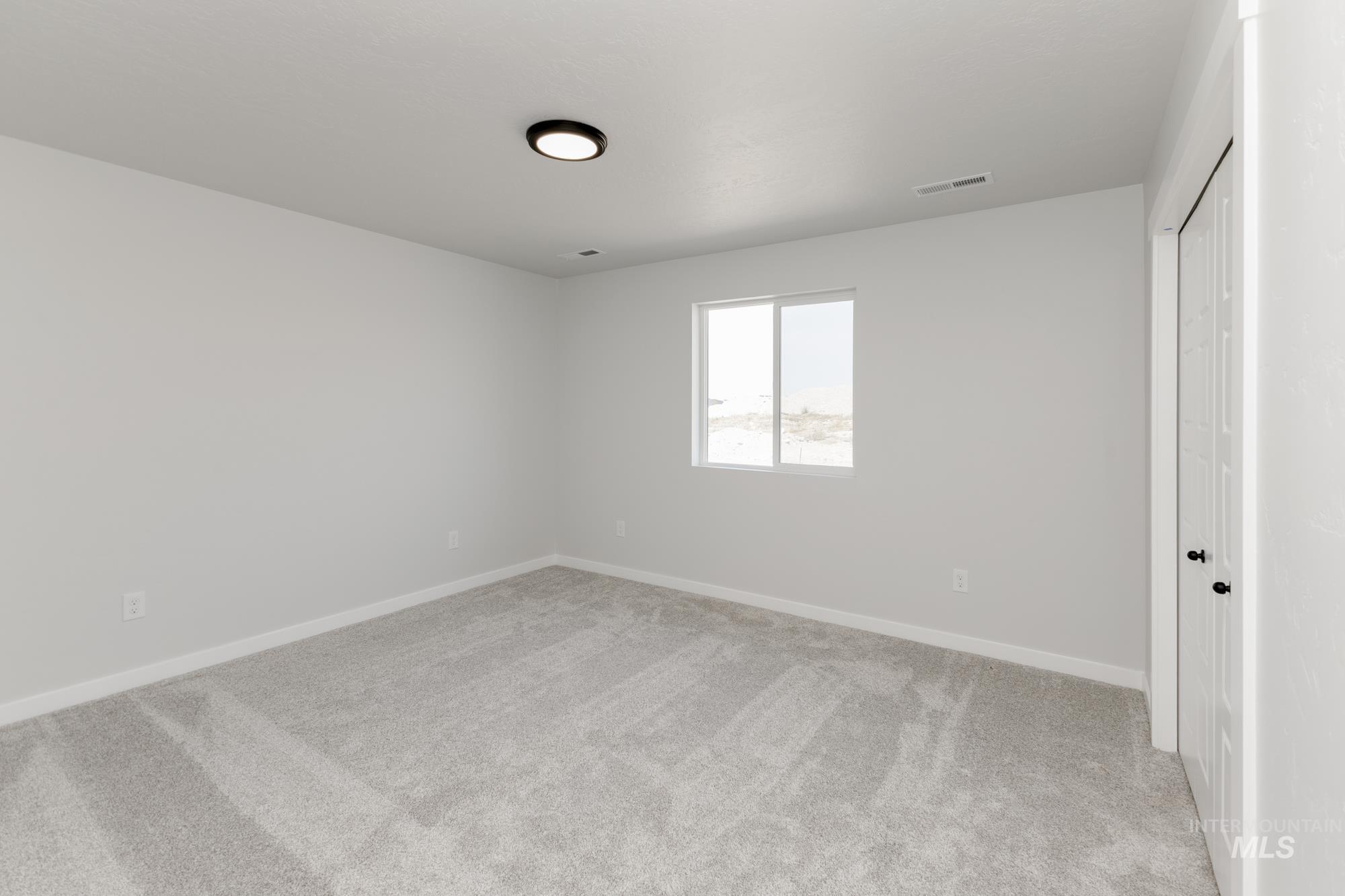 940 Sw Jayhawk St Property Photo 14