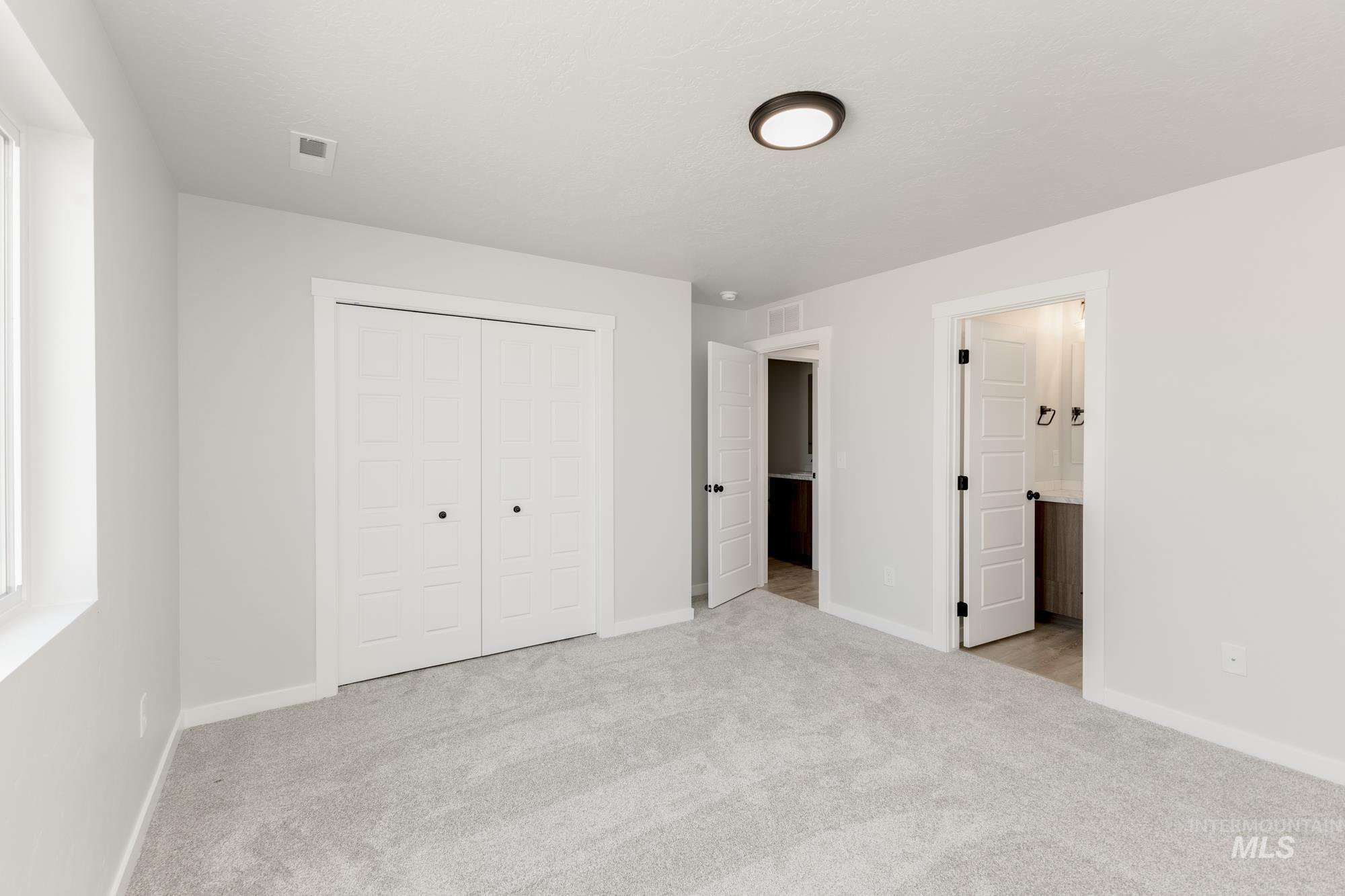 940 Sw Jayhawk St Property Photo 15