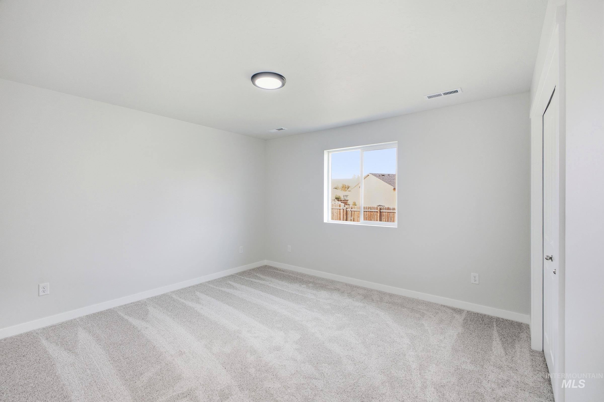 940 Sw Jayhawk St Property Photo 16