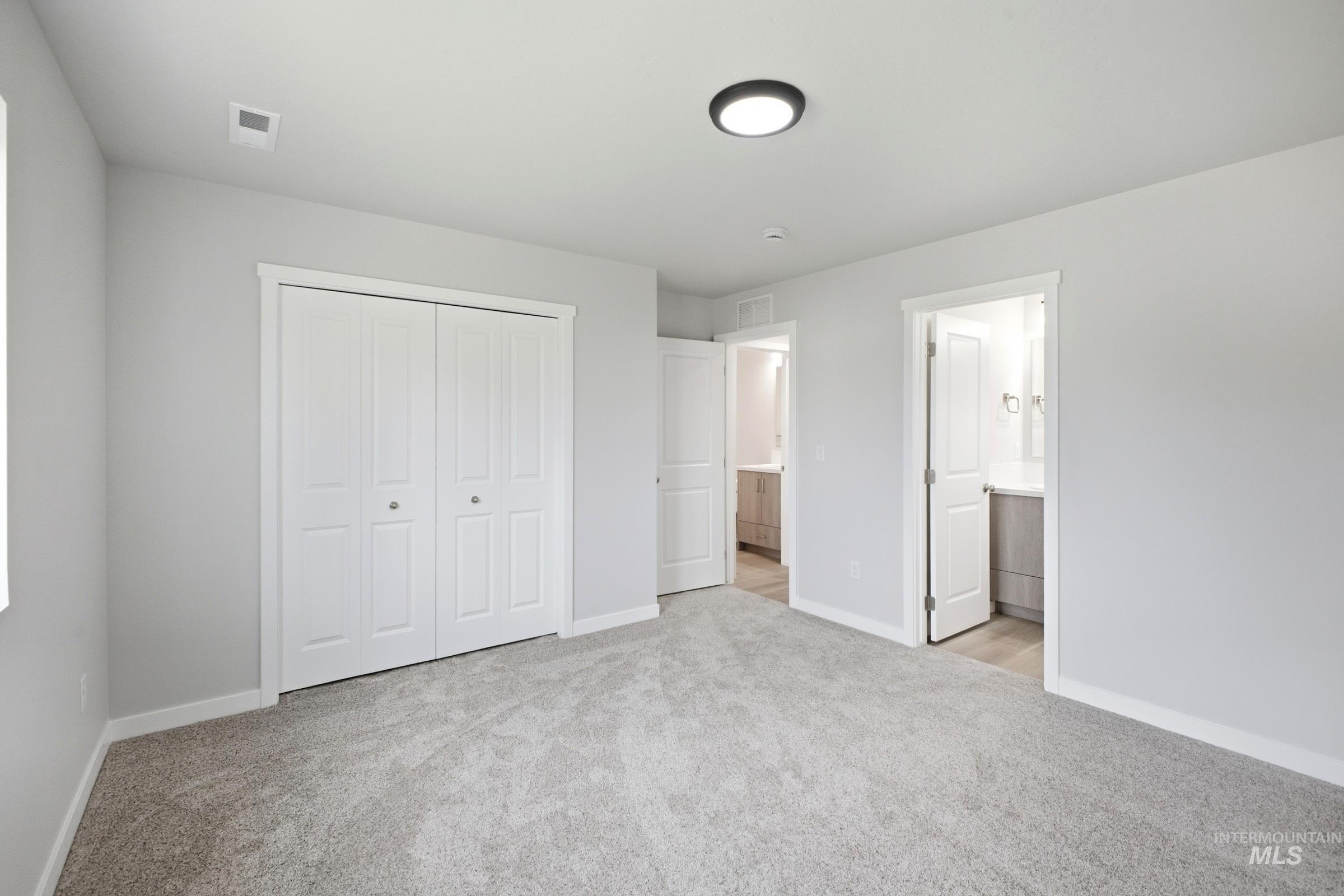 940 Sw Jayhawk St Property Photo 17