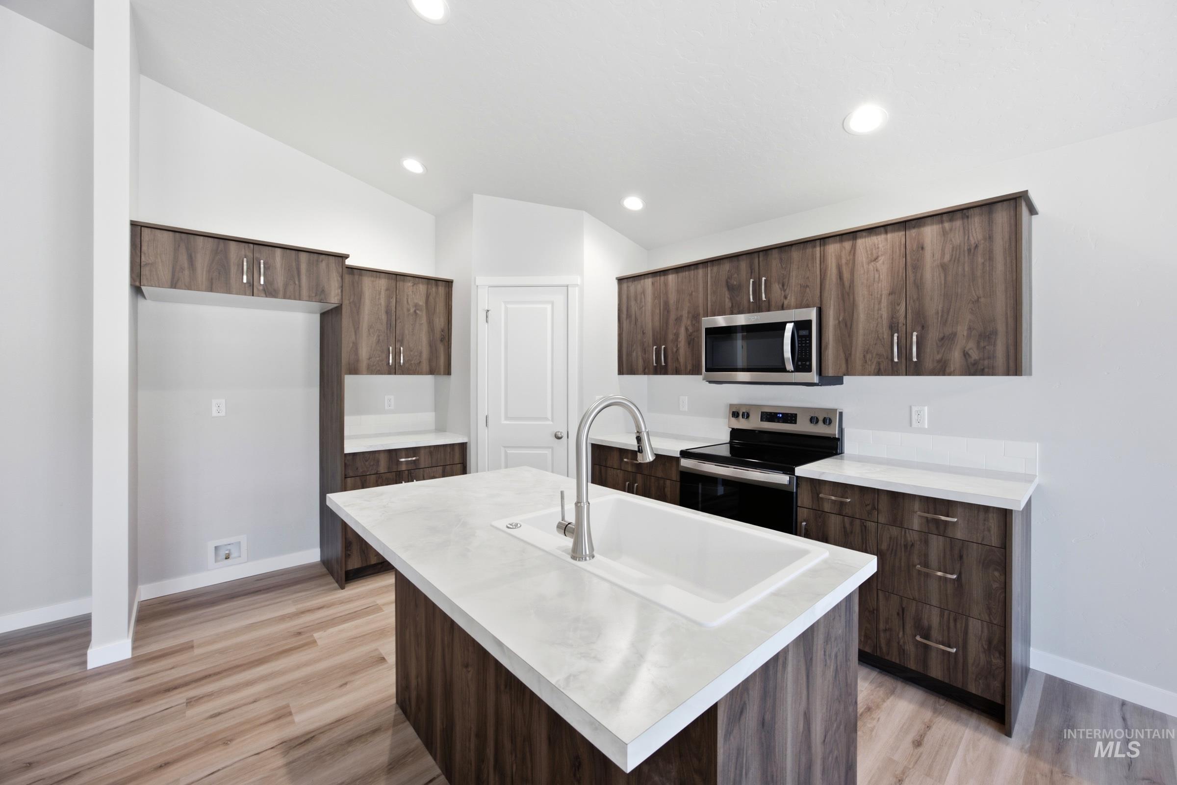 1328 Sunday River St Property Photo 3