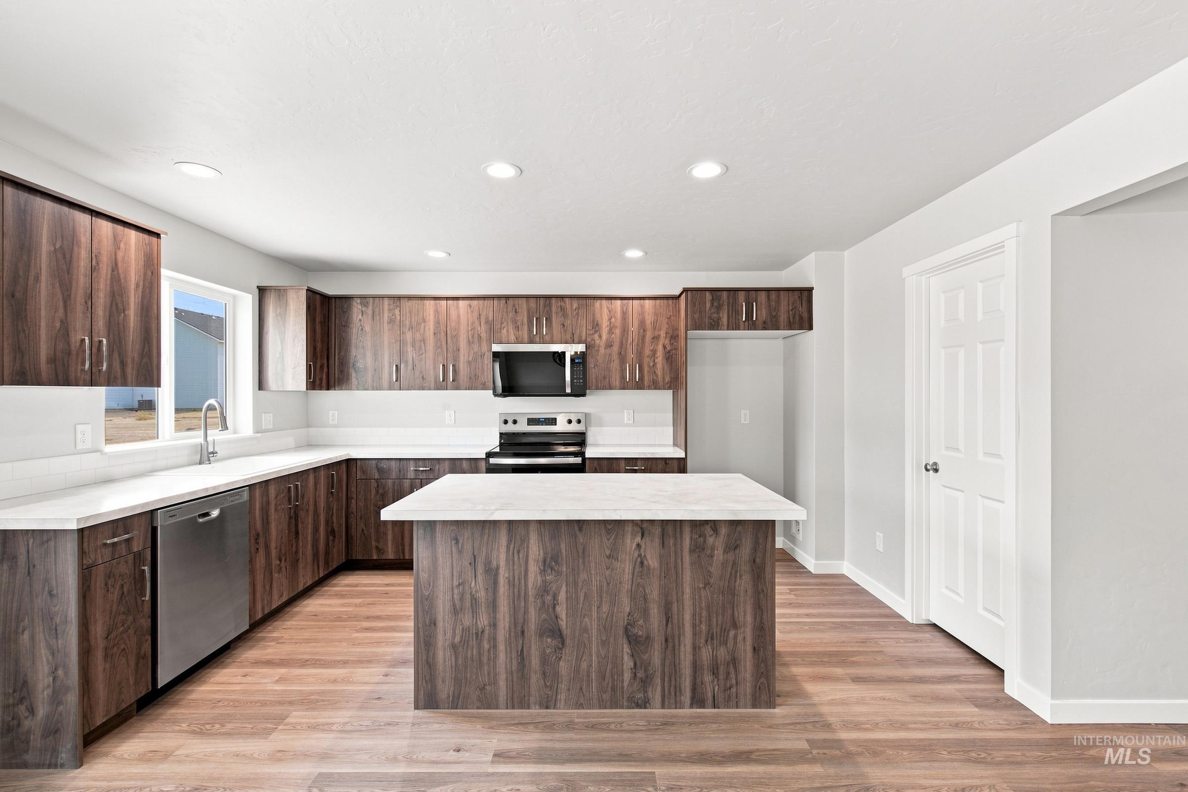 1486 Sunday River St Property Photo 3