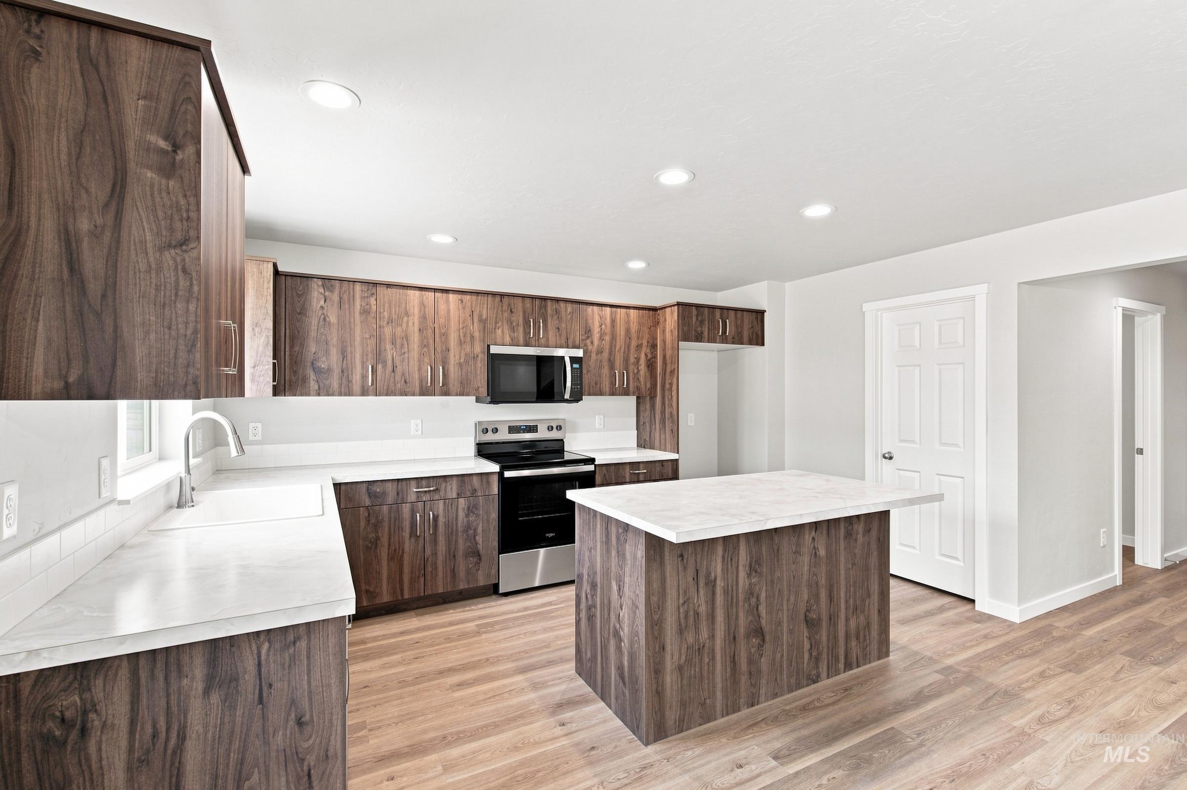 1486 Sunday River St Property Photo 4