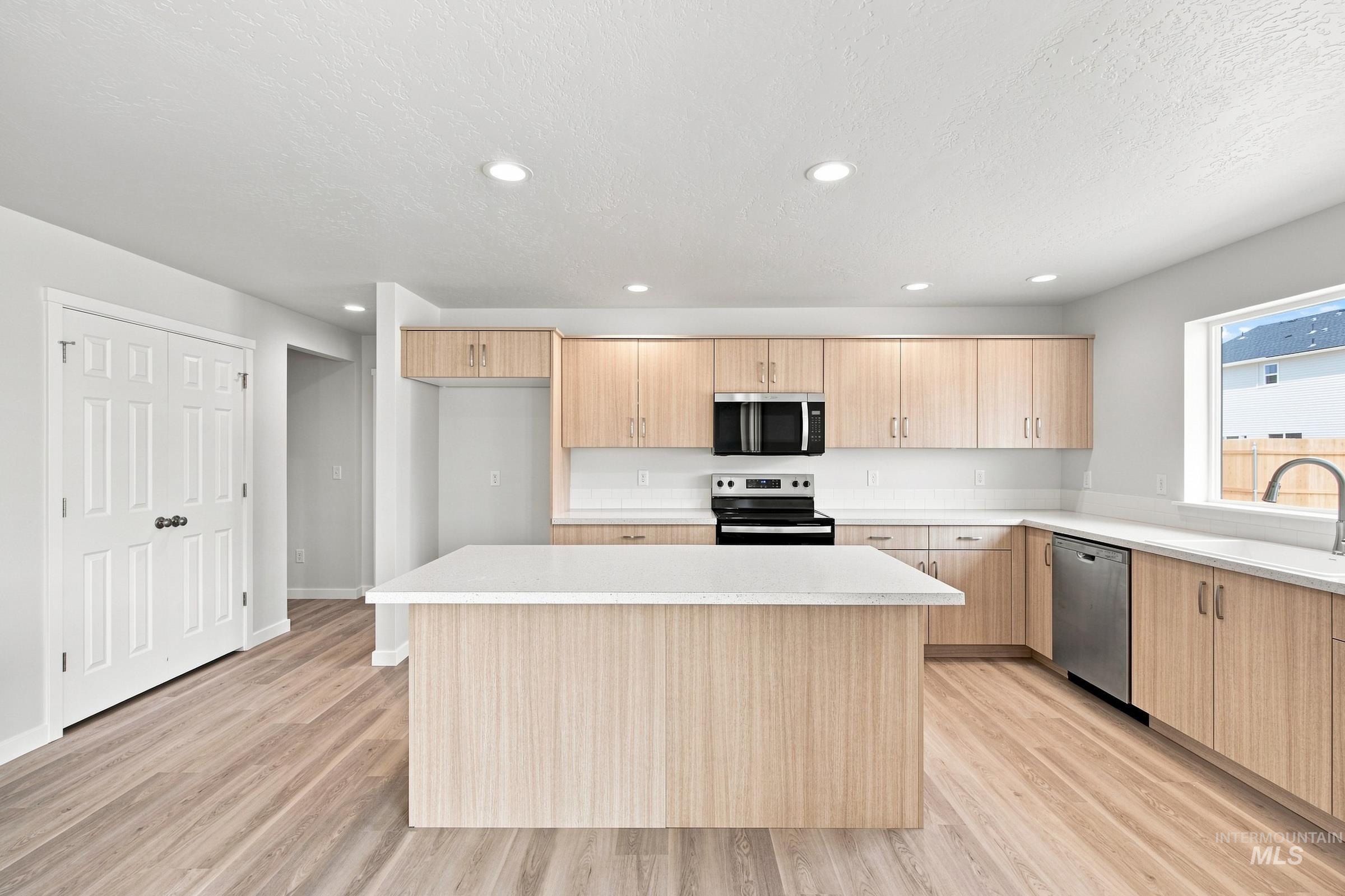 1518 Sunday River St Property Photo 3