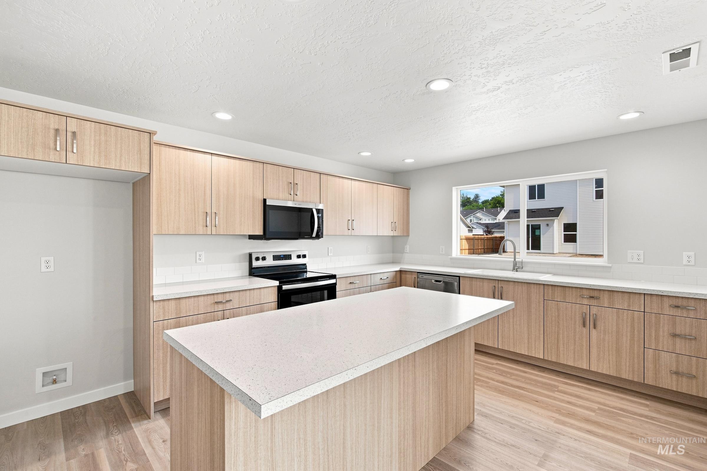 1518 Sunday River St Property Photo 4