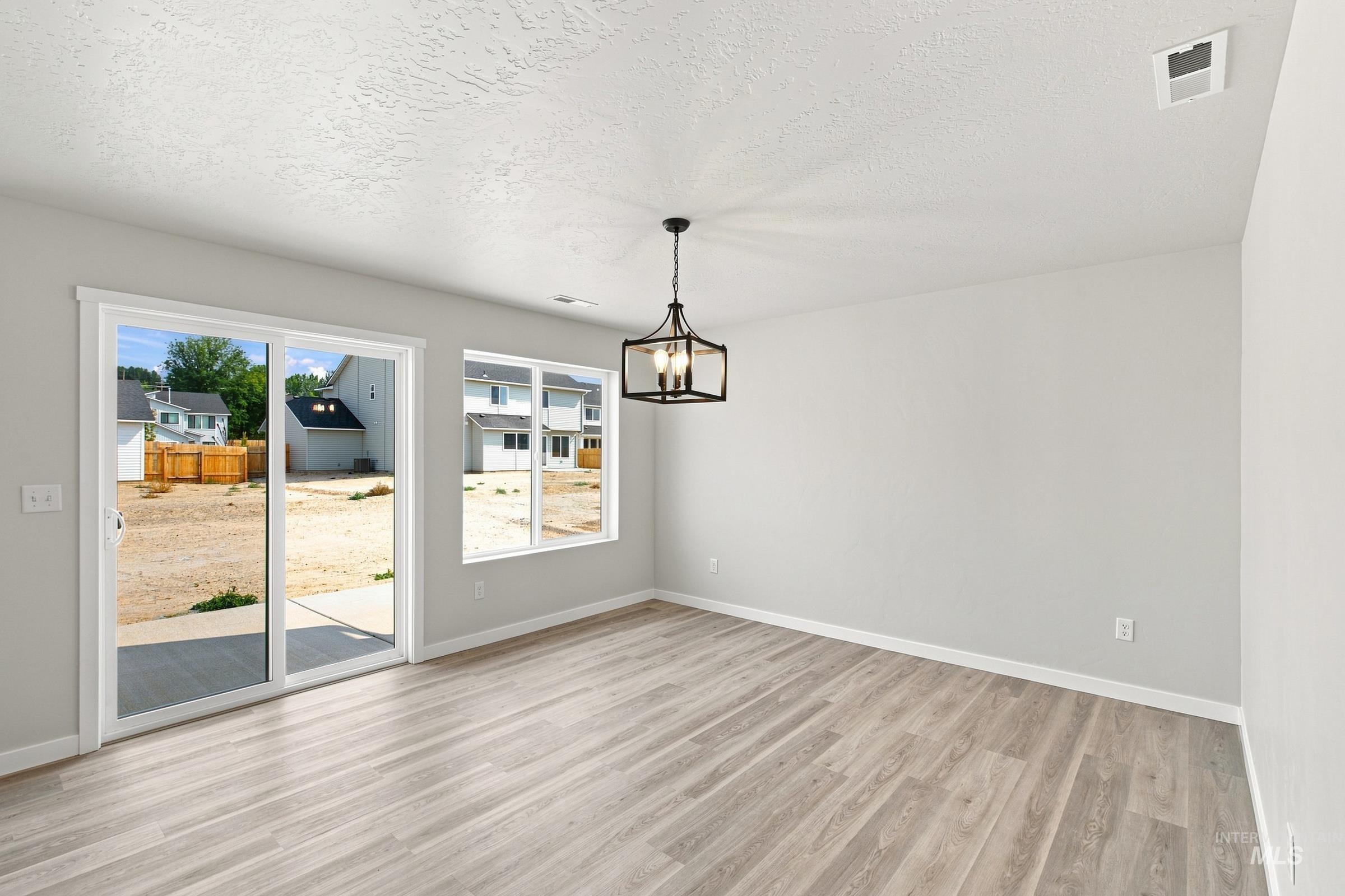 1518 Sunday River St Property Photo 8