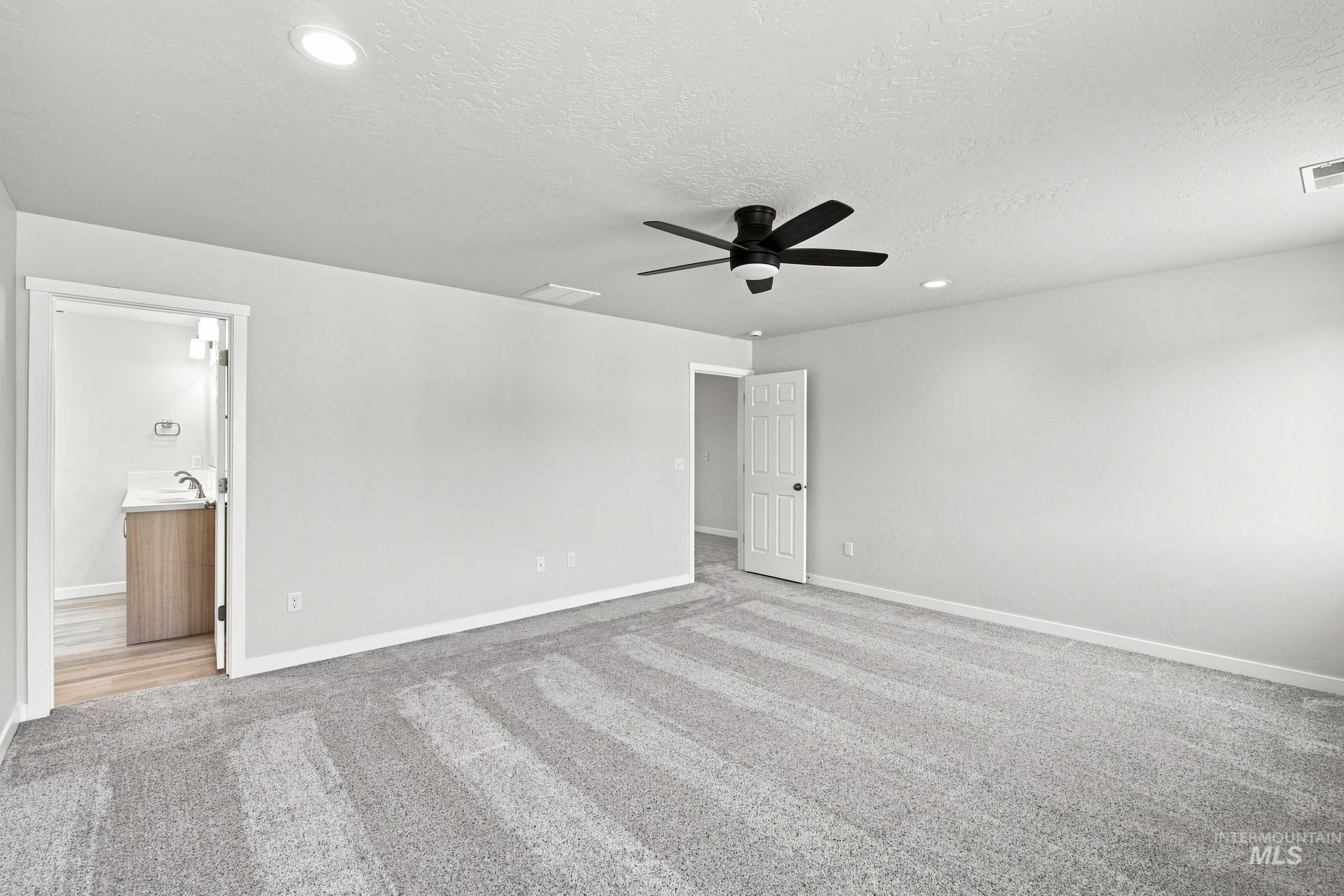 1518 Sunday River St Property Photo 18