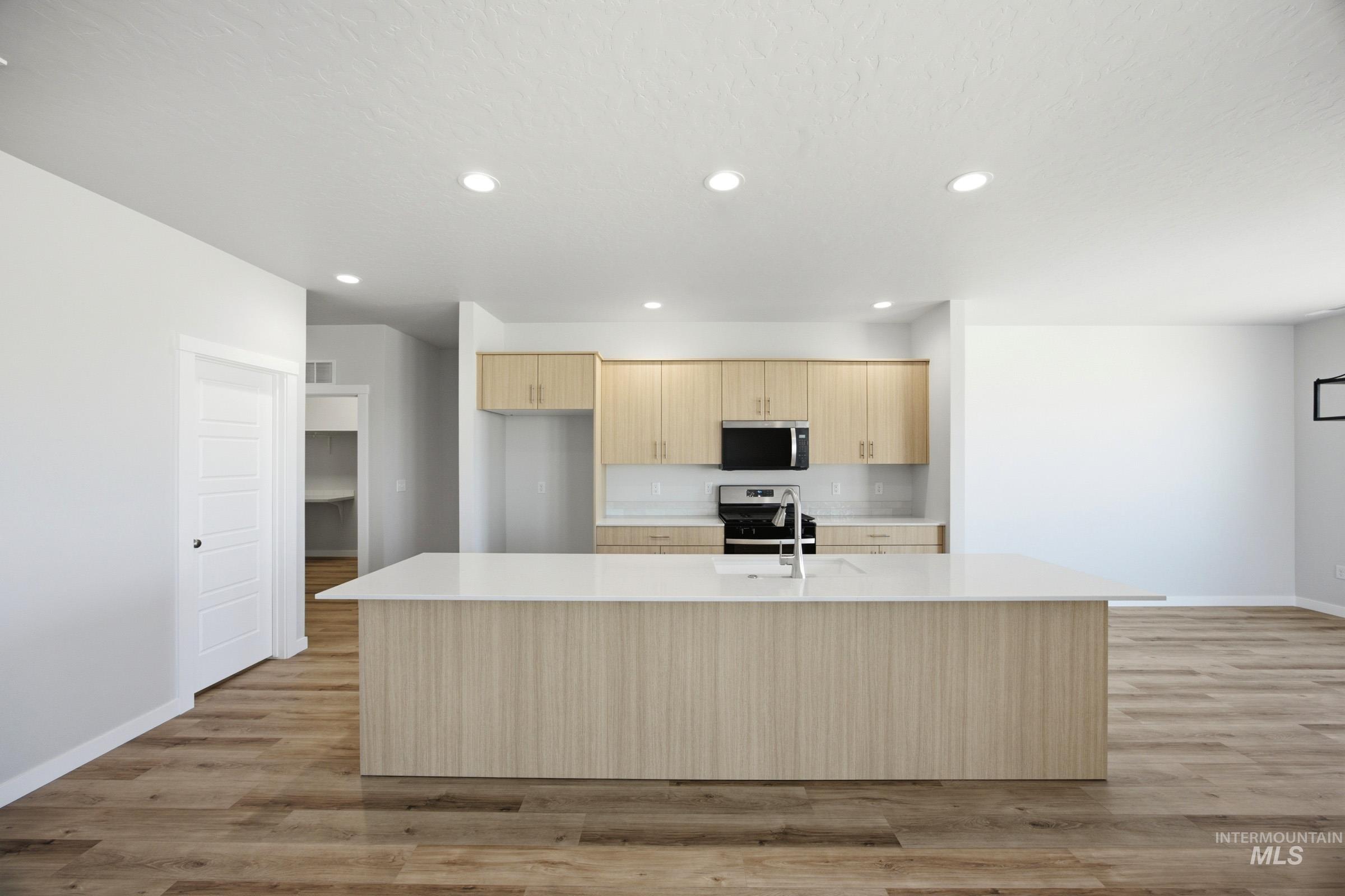 9388 W Blazing Star St Property Photo 3