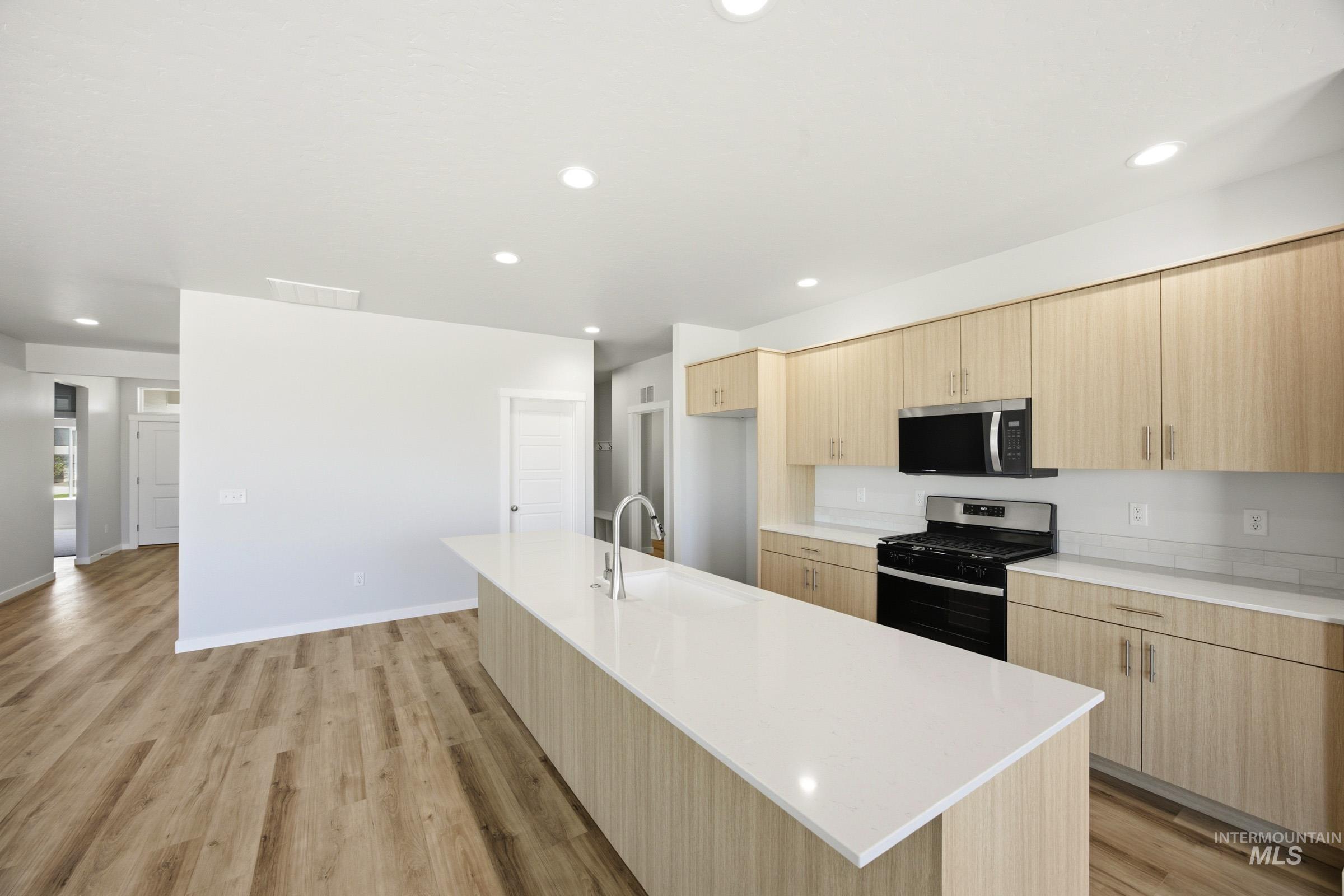 9388 W Blazing Star St Property Photo 4