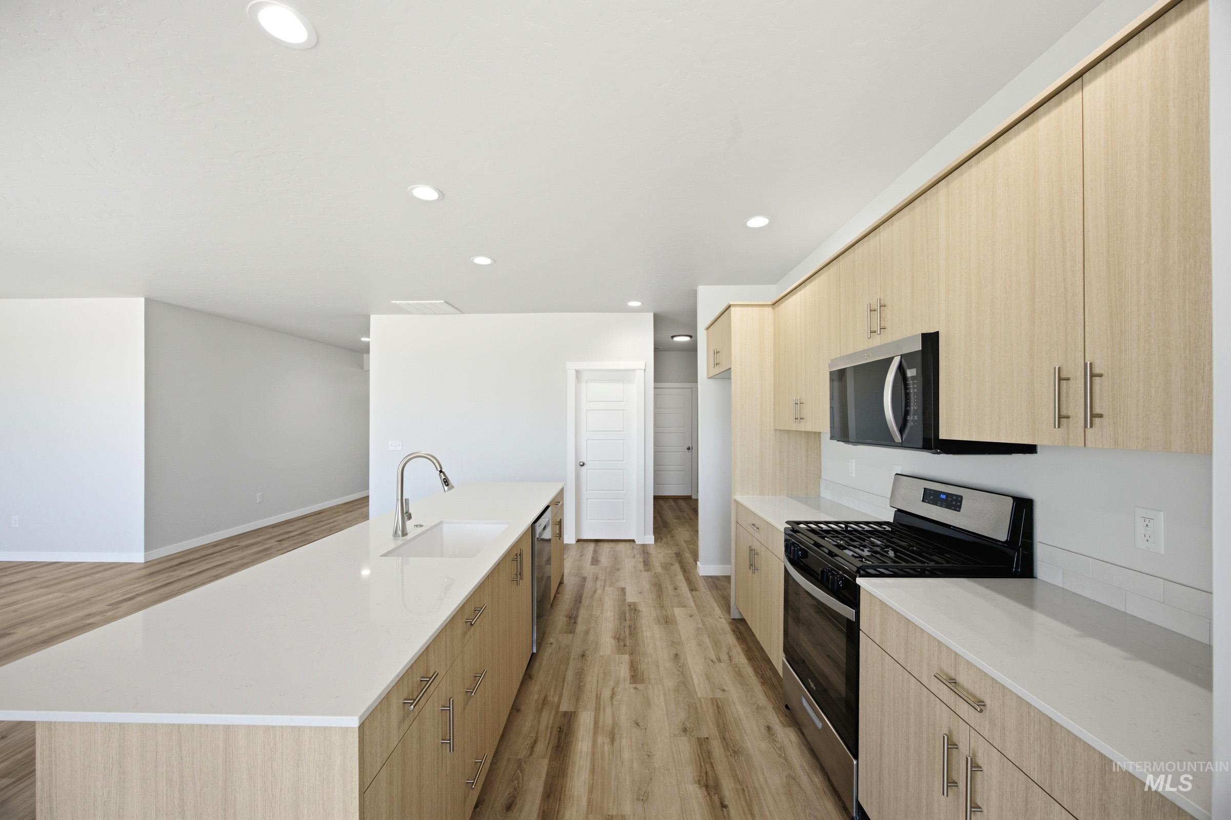 9388 W Blazing Star St Property Photo 6