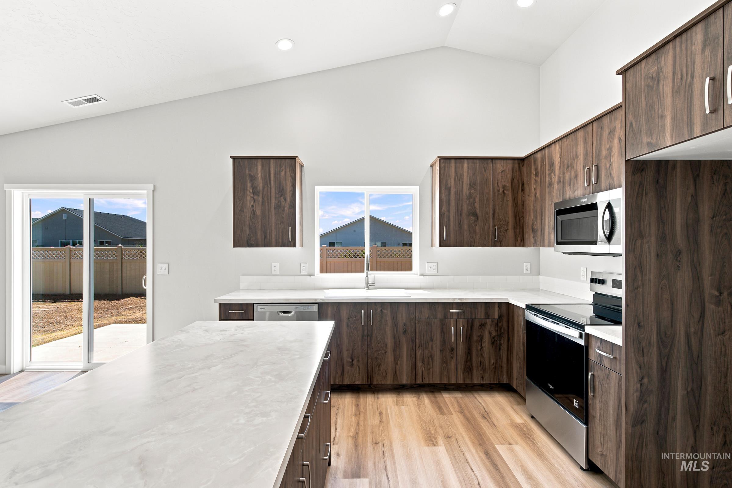 303 Hildago Way Property Photo 4
