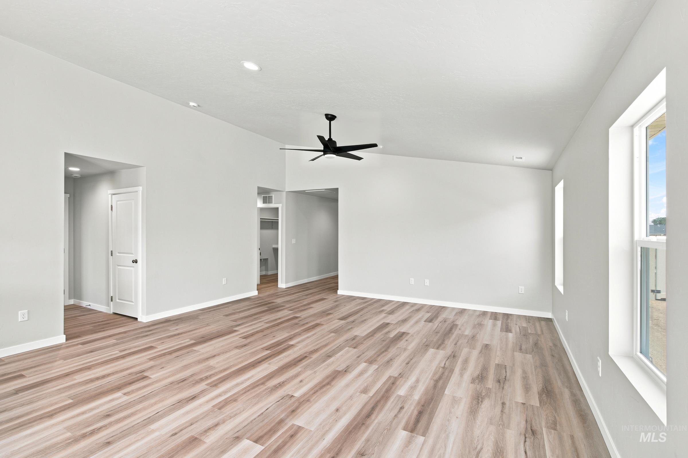303 Hildago Way Property Photo 6