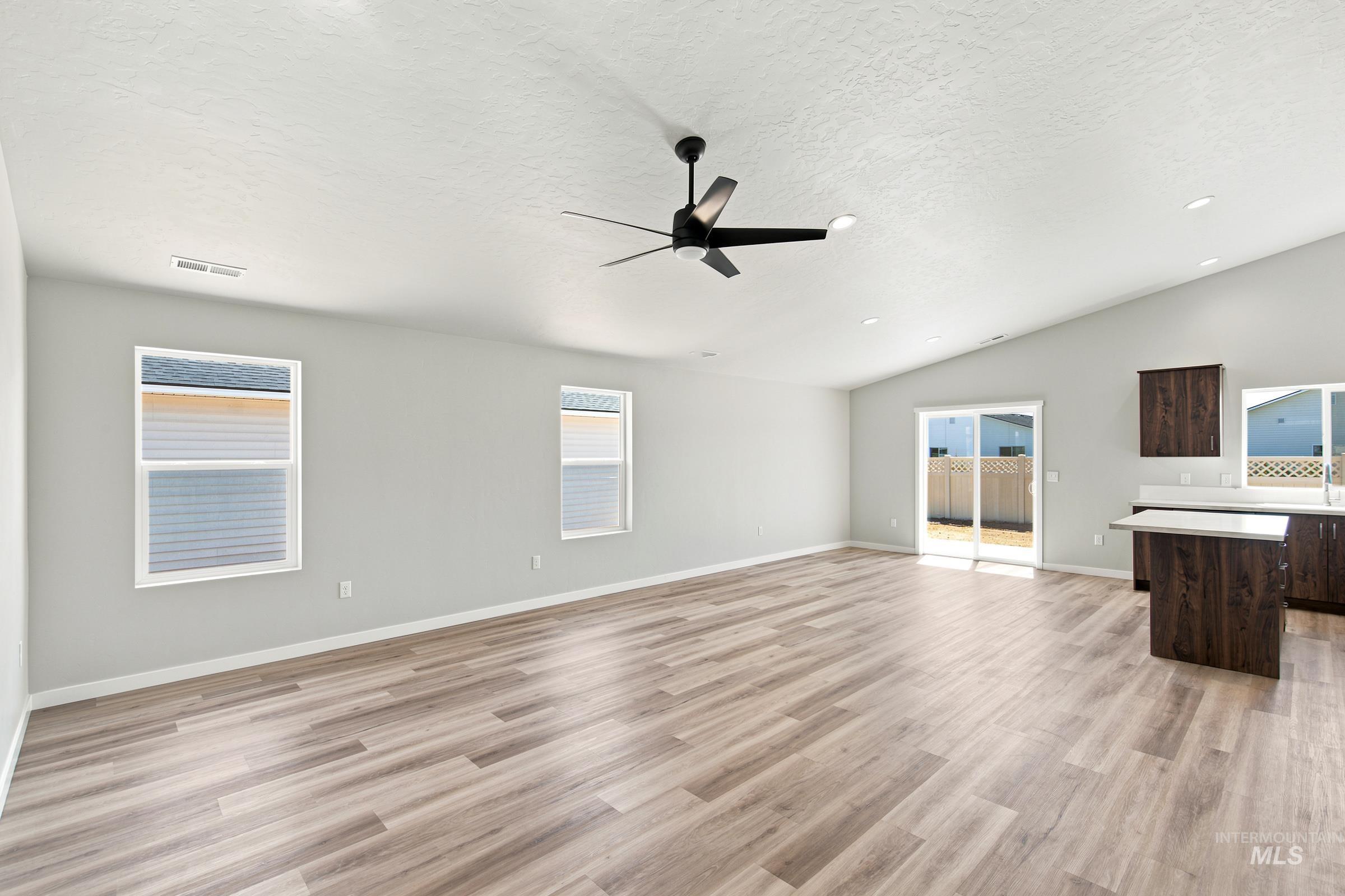 303 Hildago Way Property Photo 8