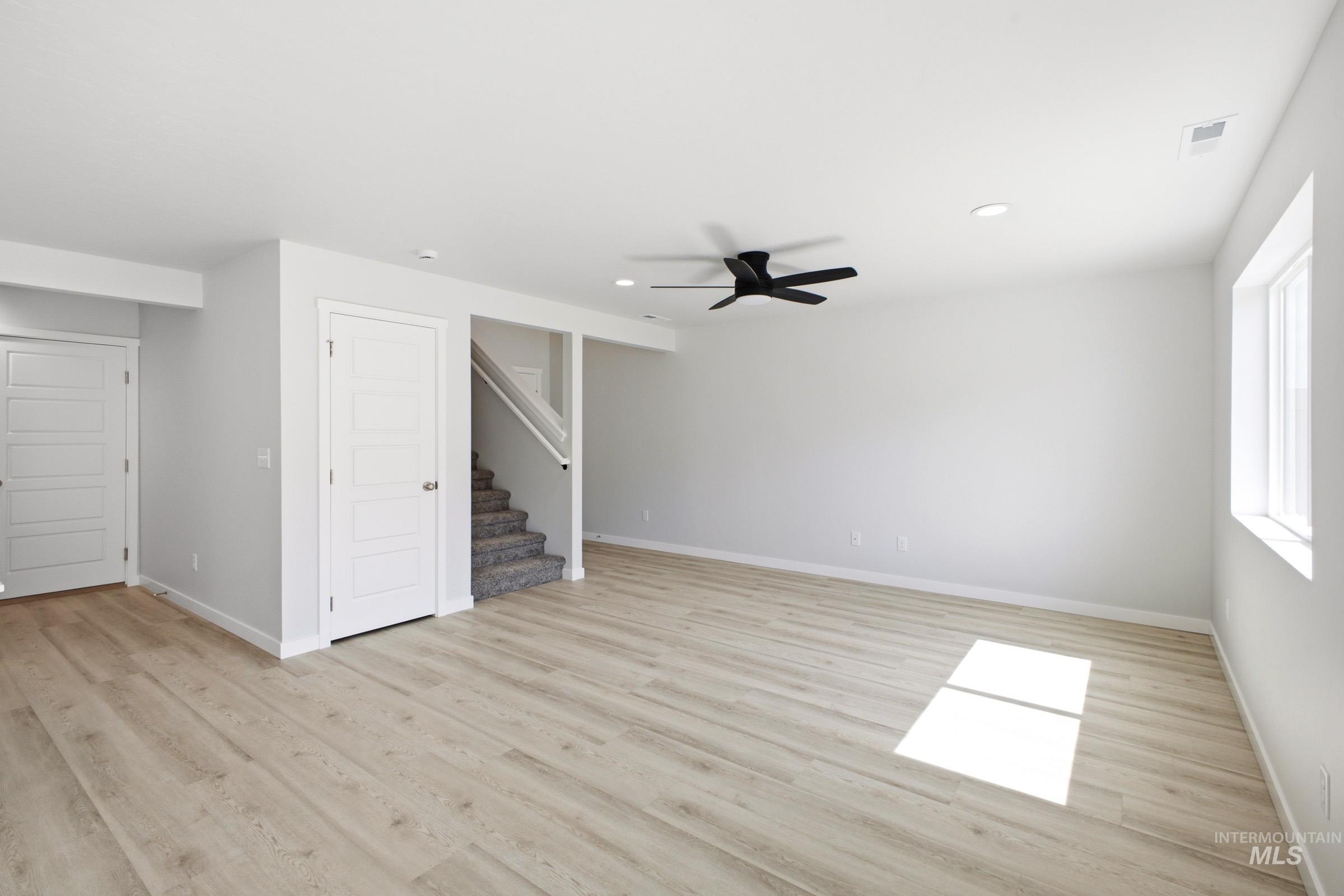 10803 Greensboro St Property Photo 6