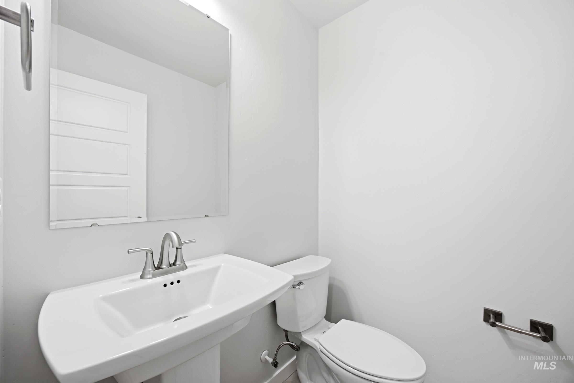 10860 Greensboro St Property Photo 9