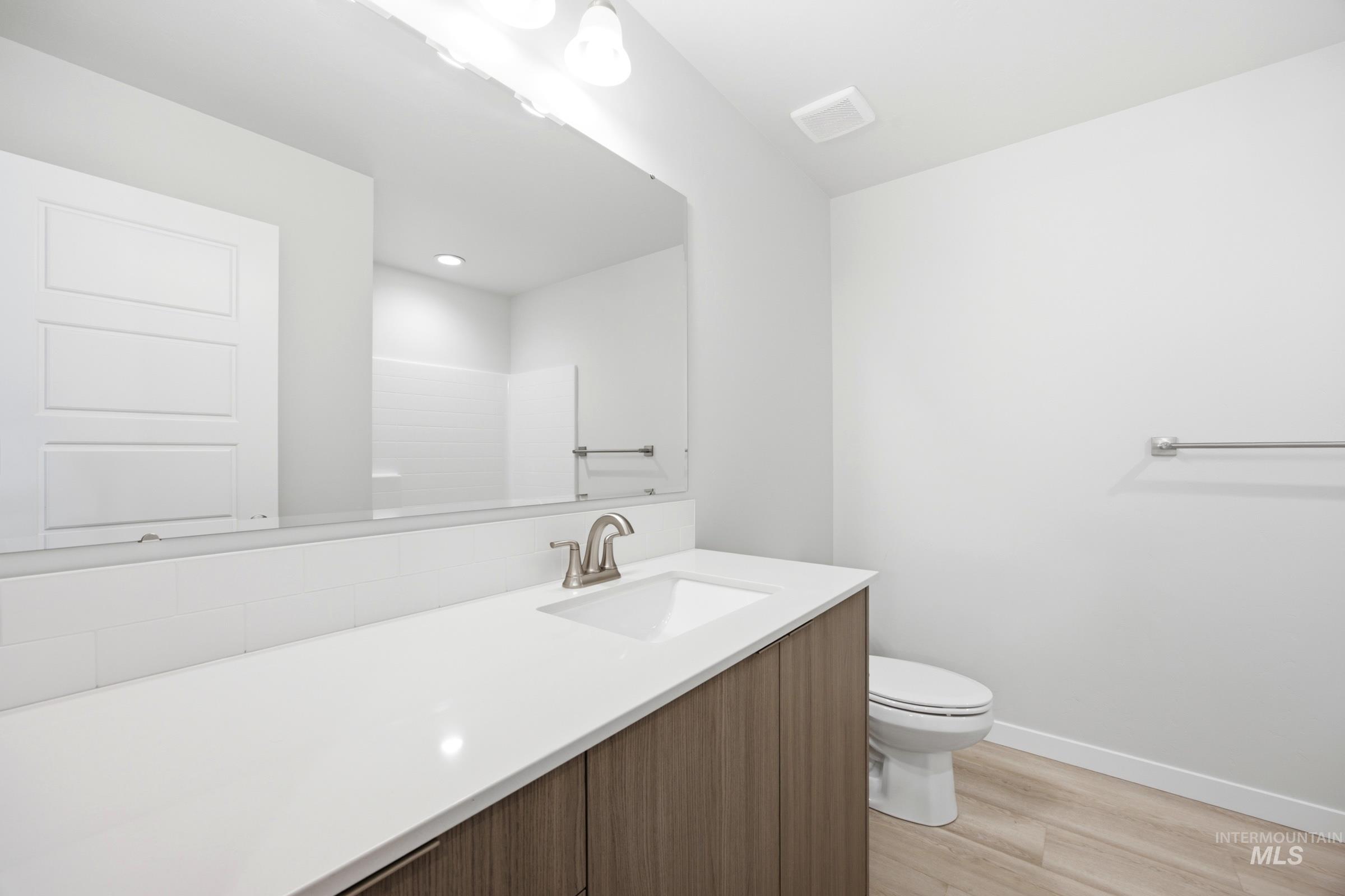 10860 Greensboro St Property Photo 13