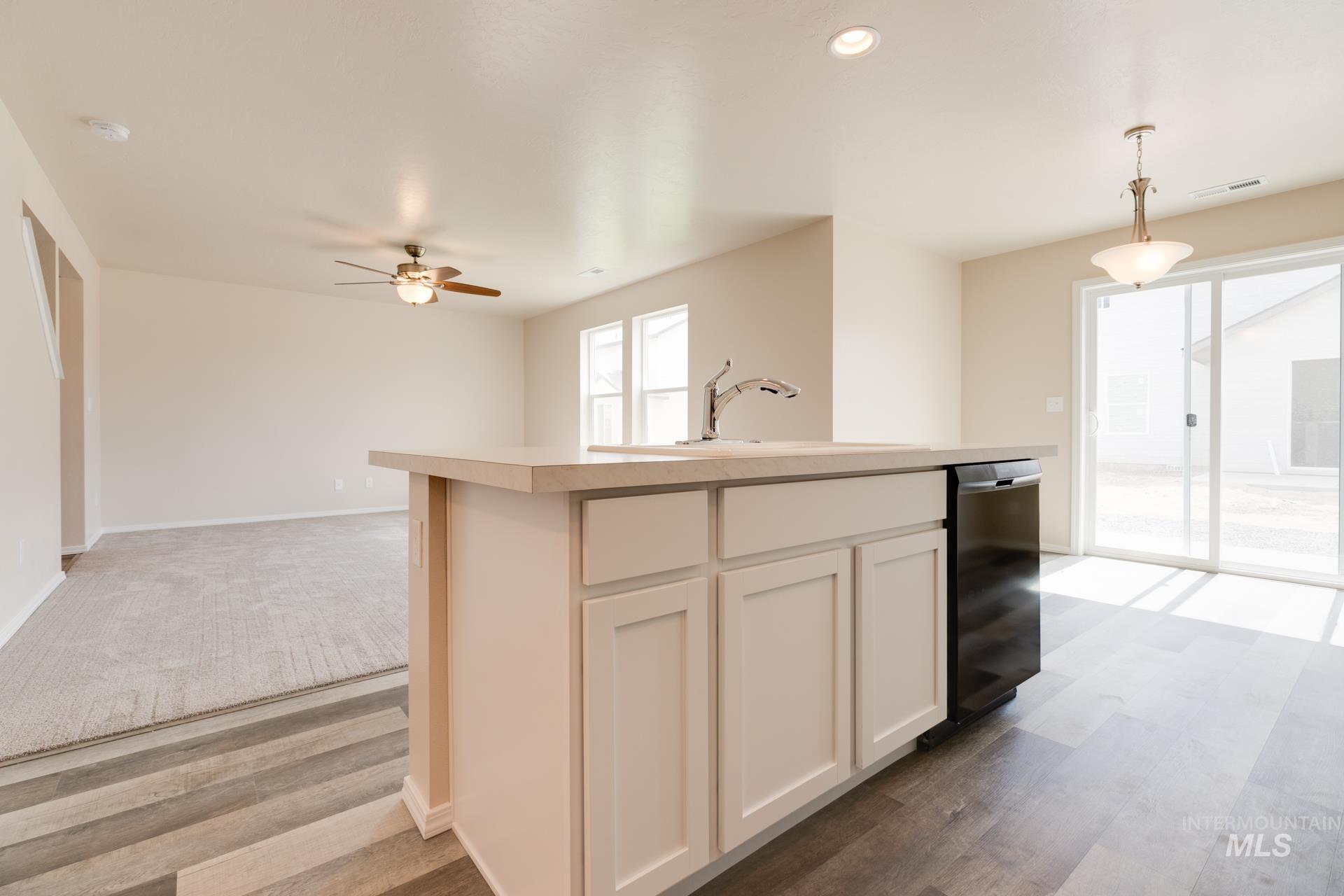 10848 Greensboro St Property Photo 6