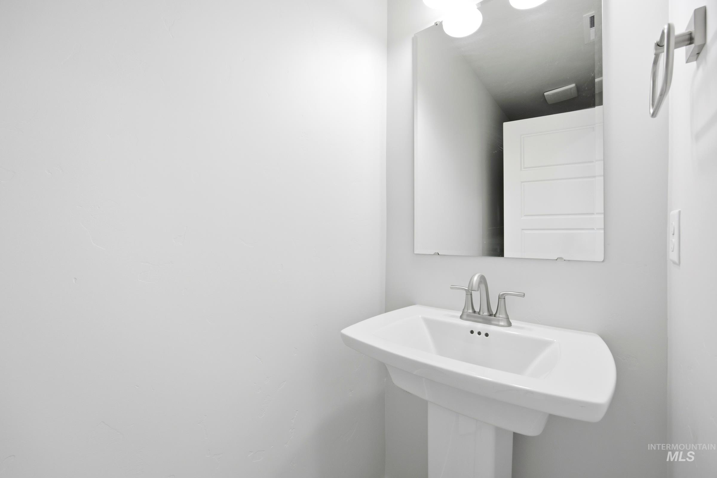 10848 Greensboro St Property Photo 9