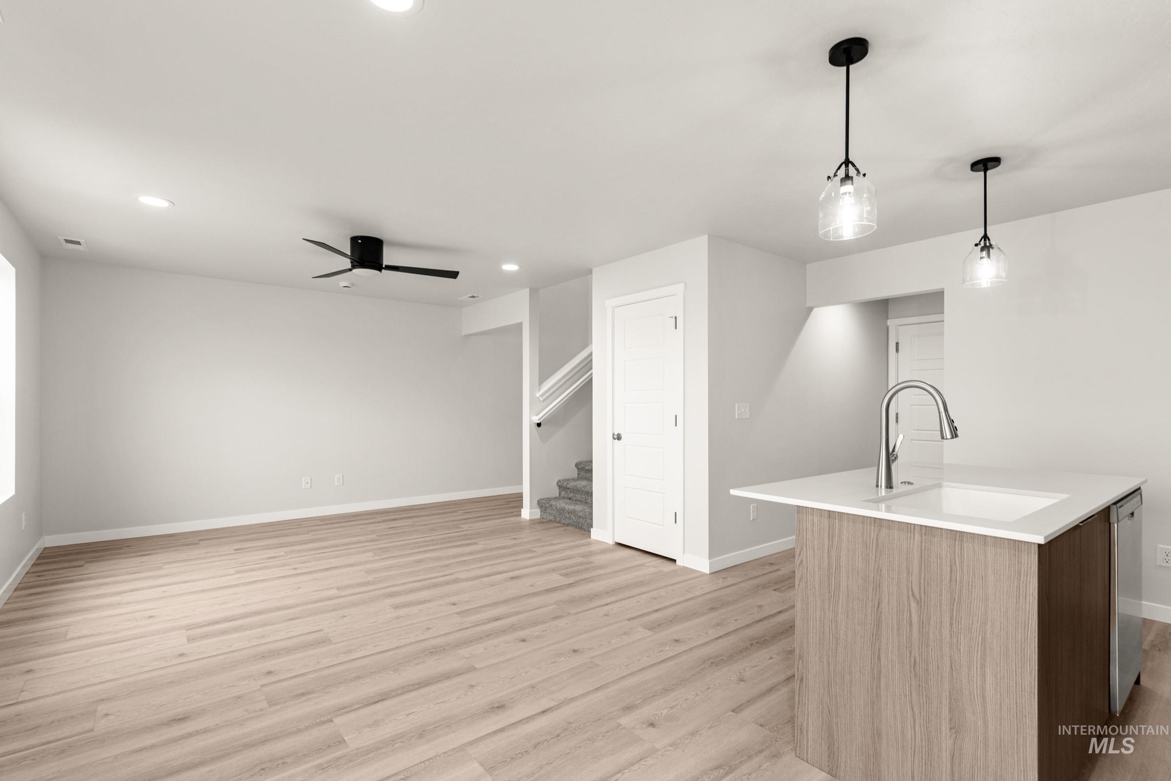 10842 Greensboro St Property Photo 8
