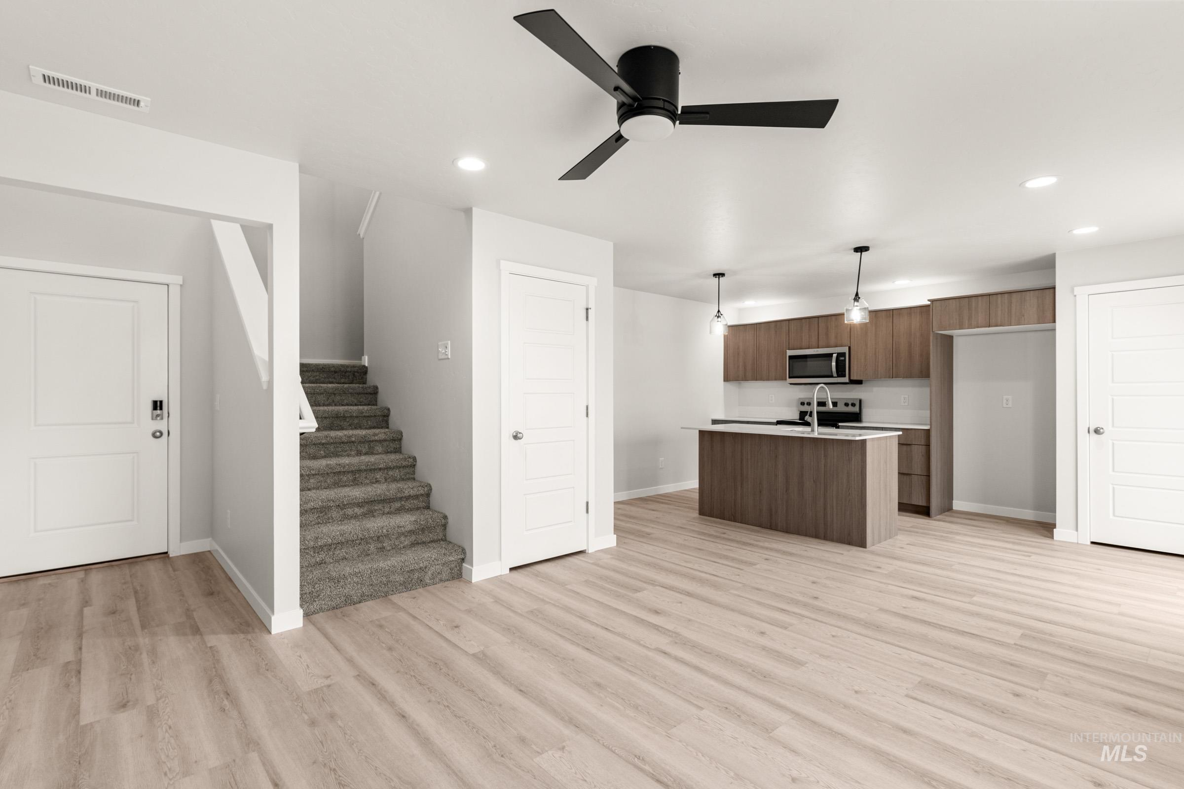 10842 Greensboro St Property Photo 11