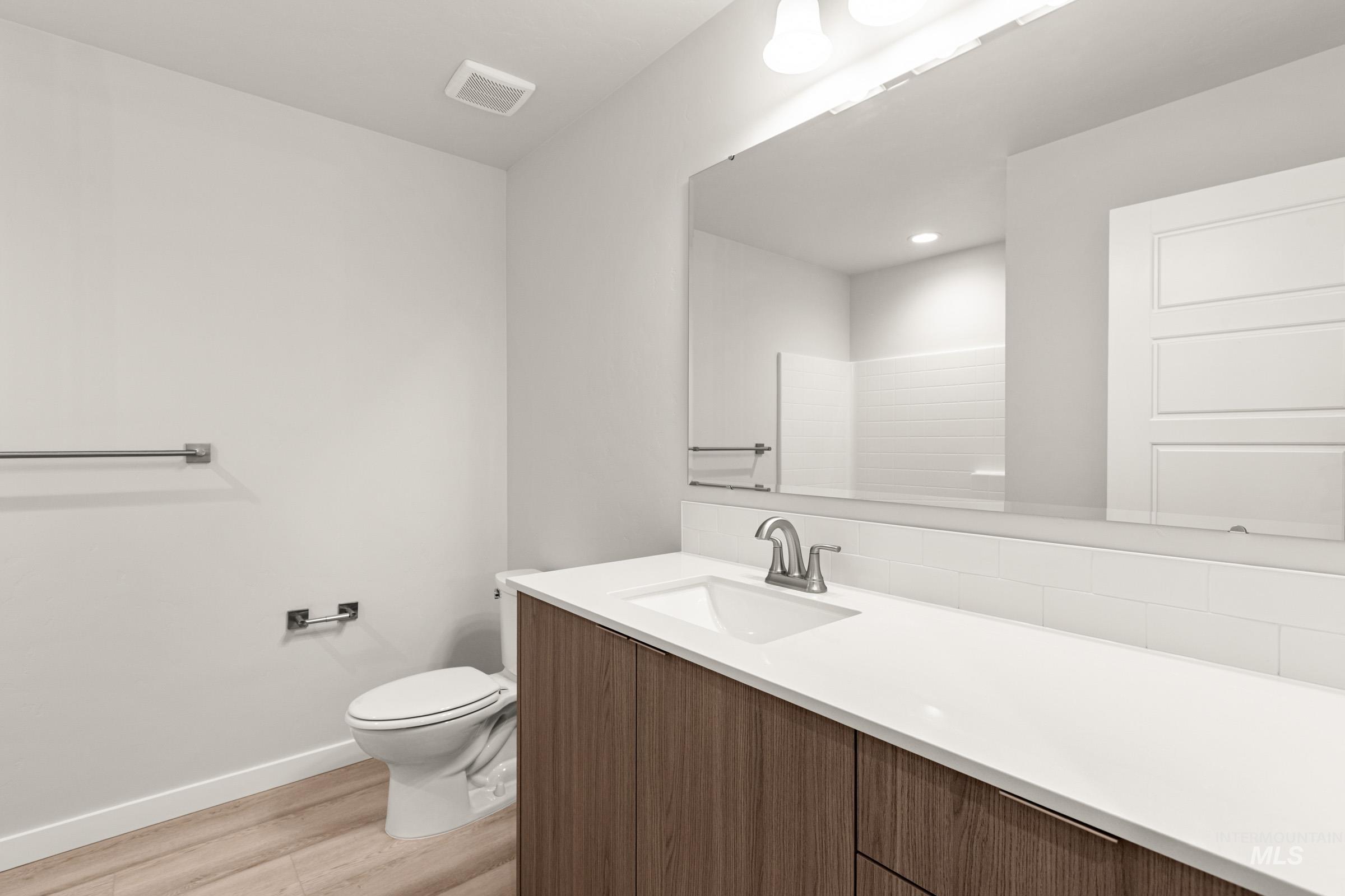 10842 Greensboro St Property Photo 14