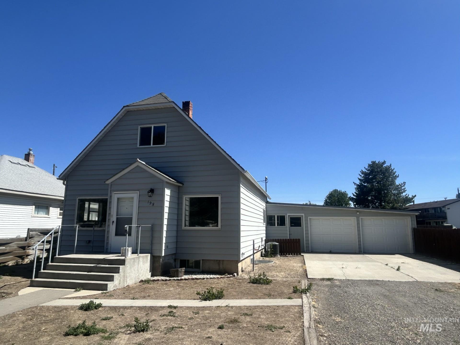 195 Wirsching Ave W Property Photo 1