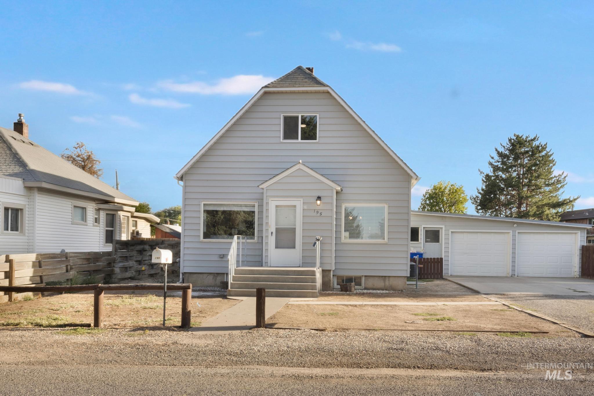 195 Wirsching Ave W Property Photo 4