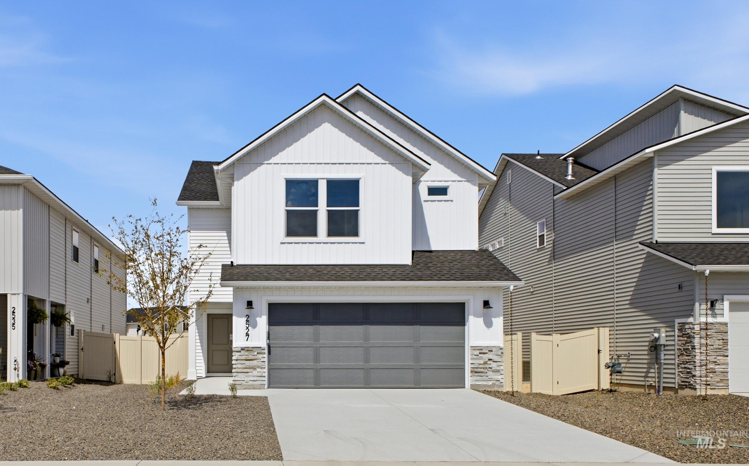 2527 W Fallon Lp Property Photo 1