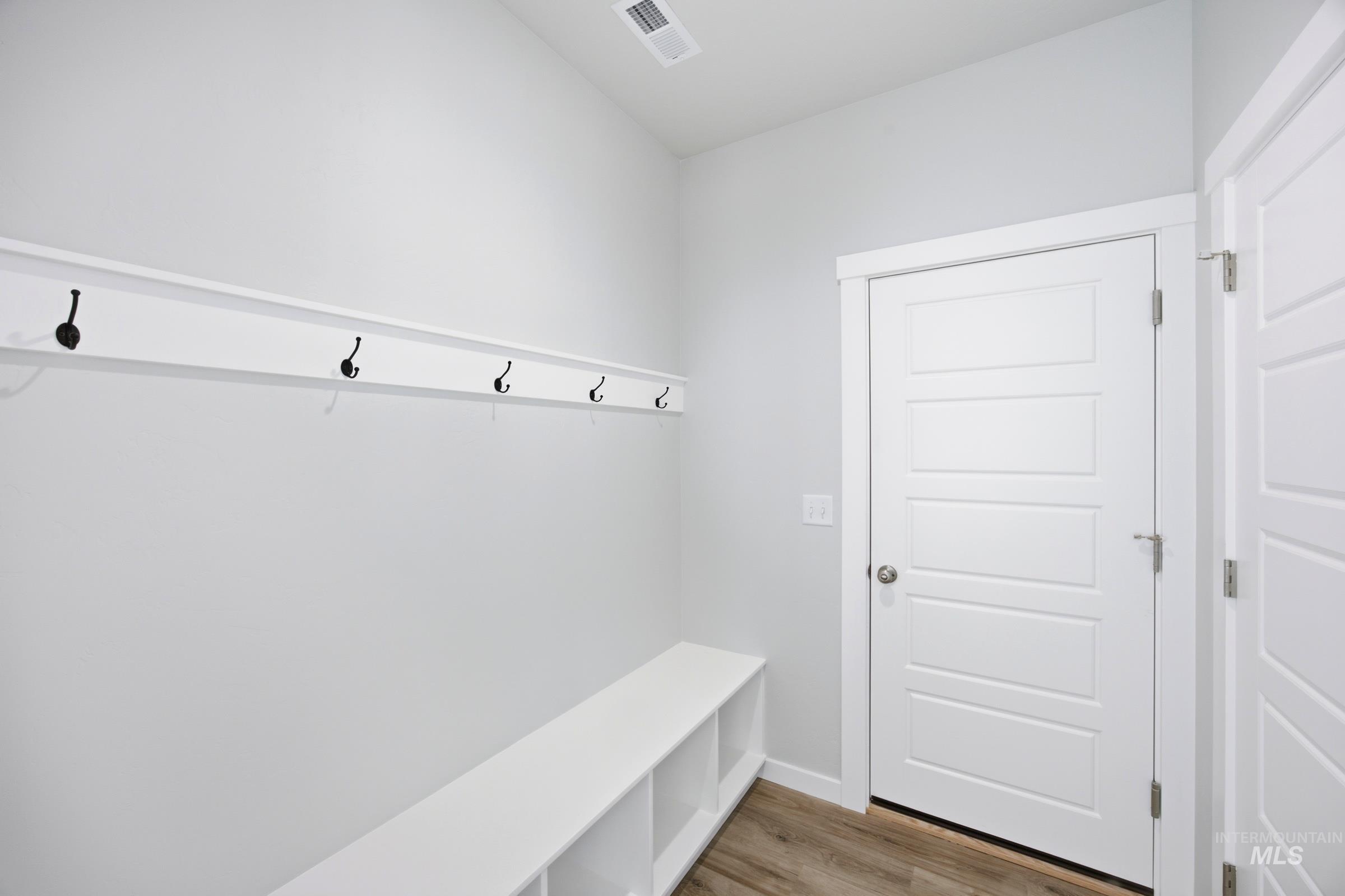 5217 S Edgecomb Way Property Photo 7