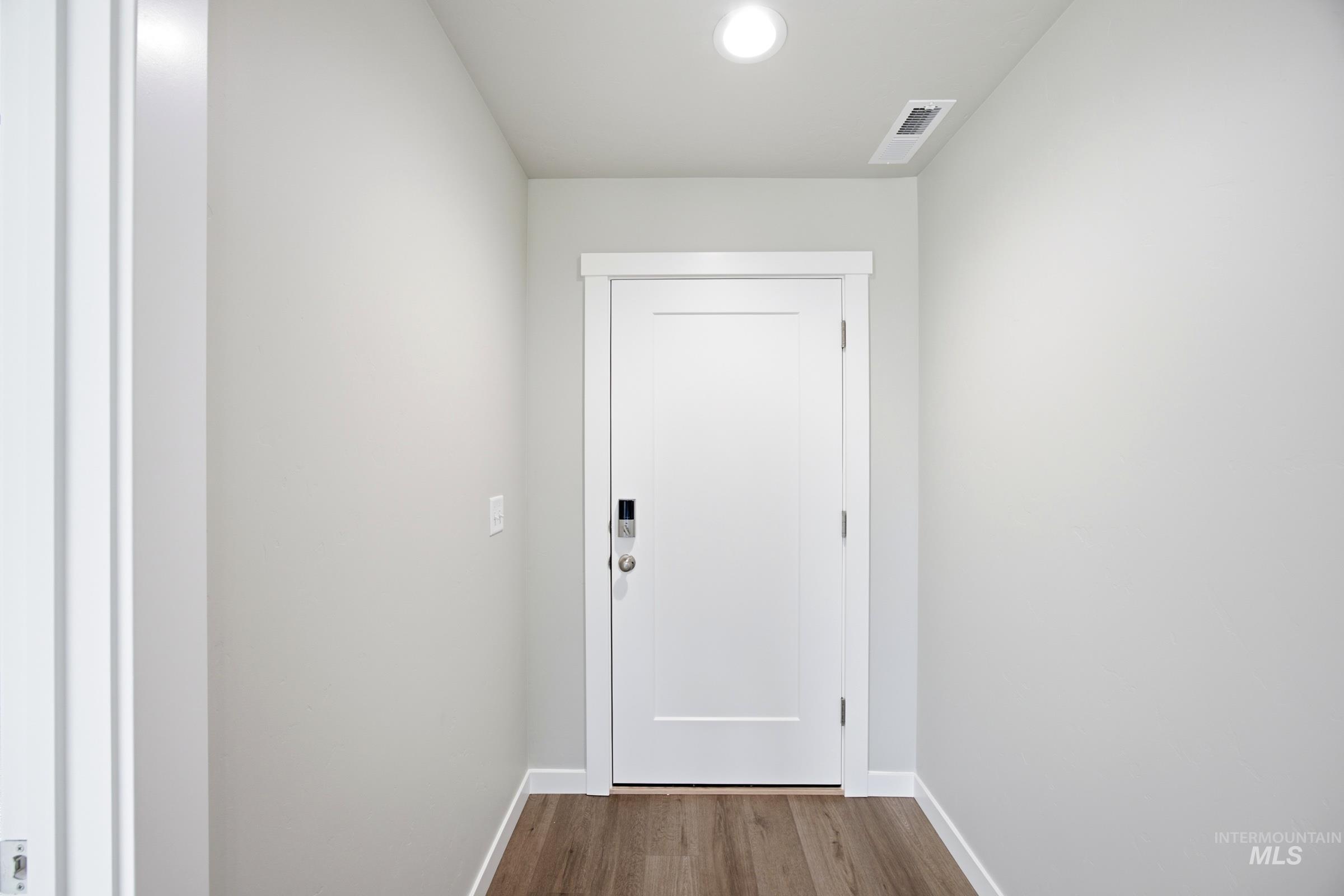 5205 S Edgecomb Way Property Photo 2