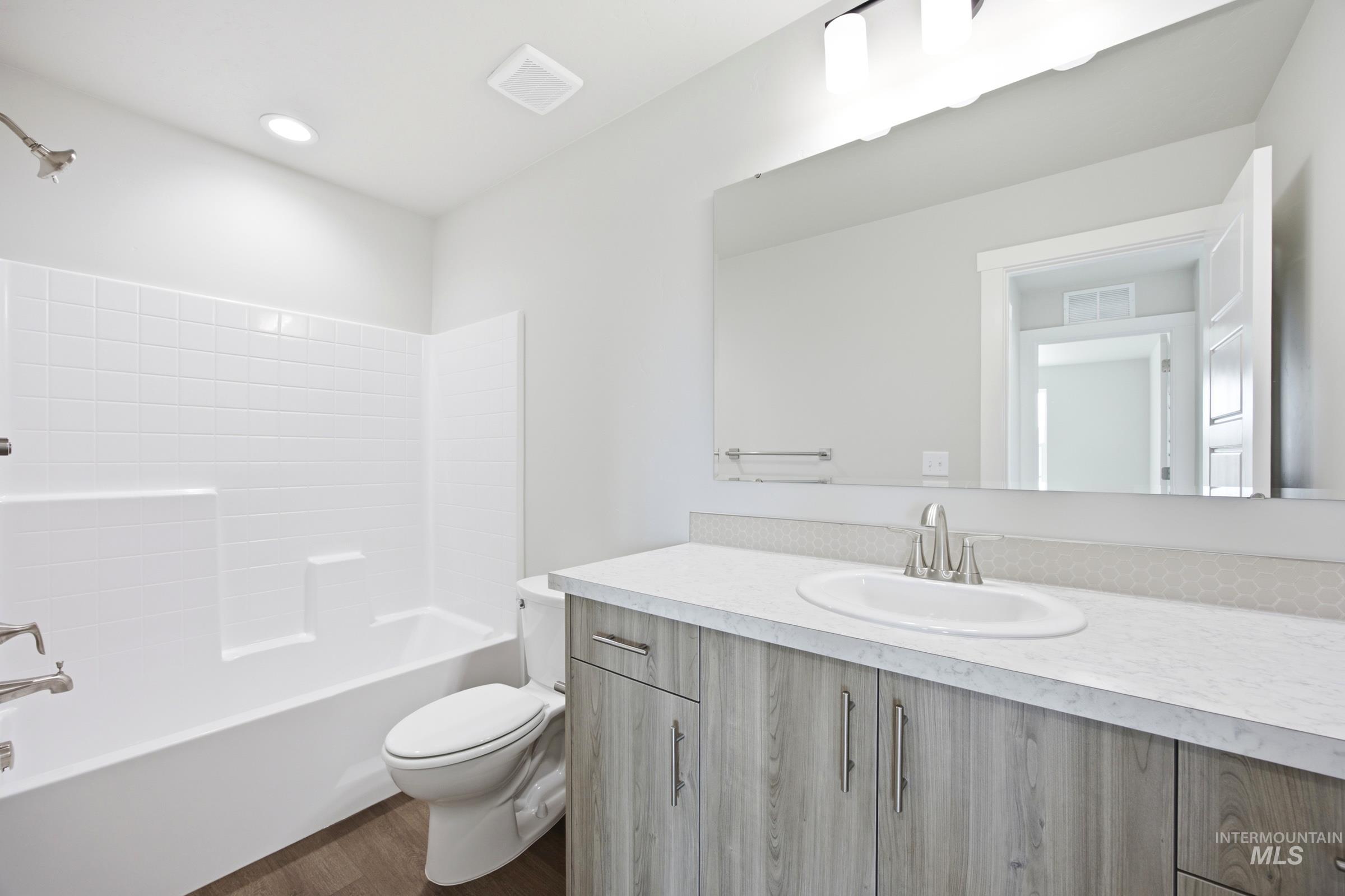 5205 S Edgecomb Way Property Photo 18