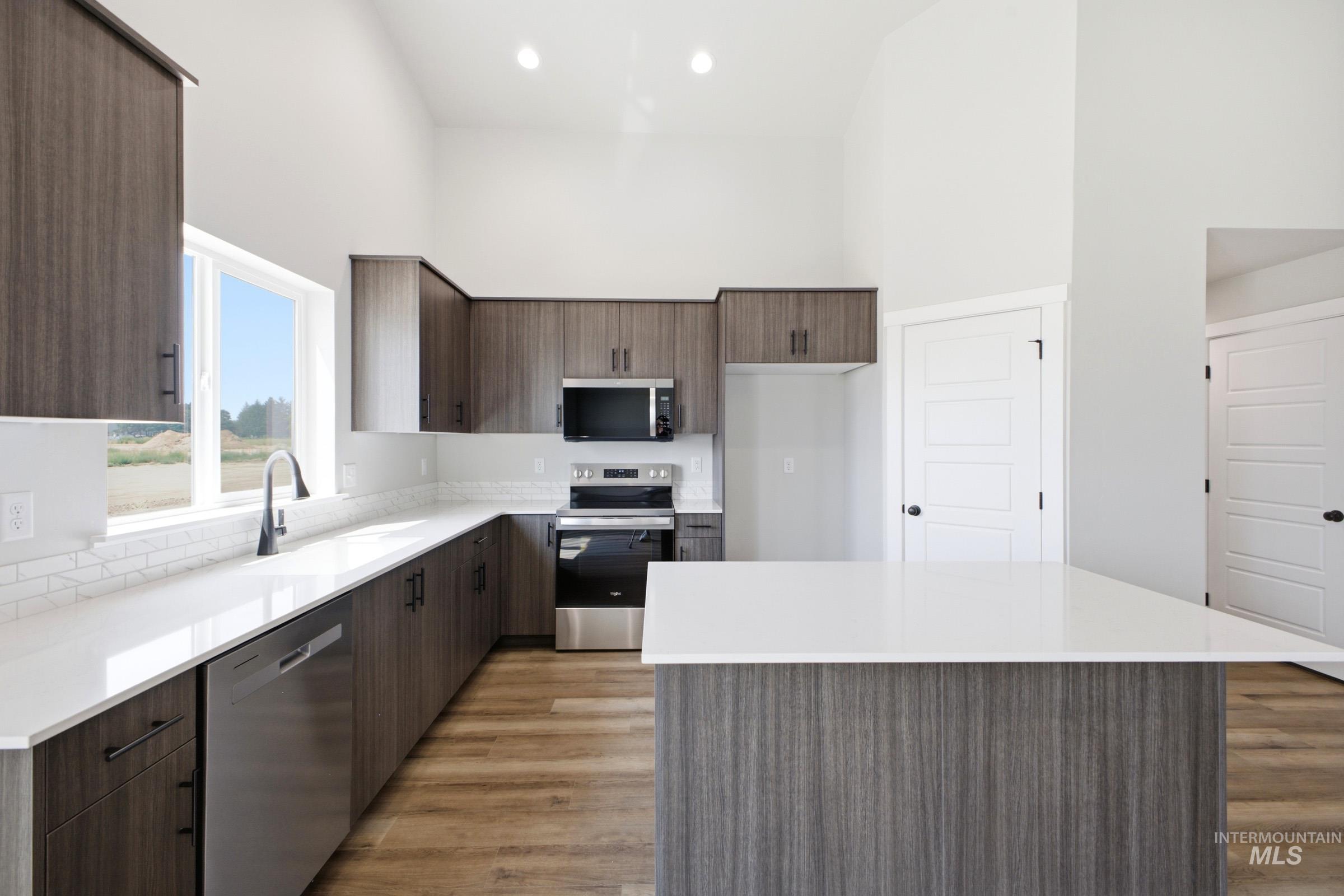 12769 Ropers St Property Photo 4