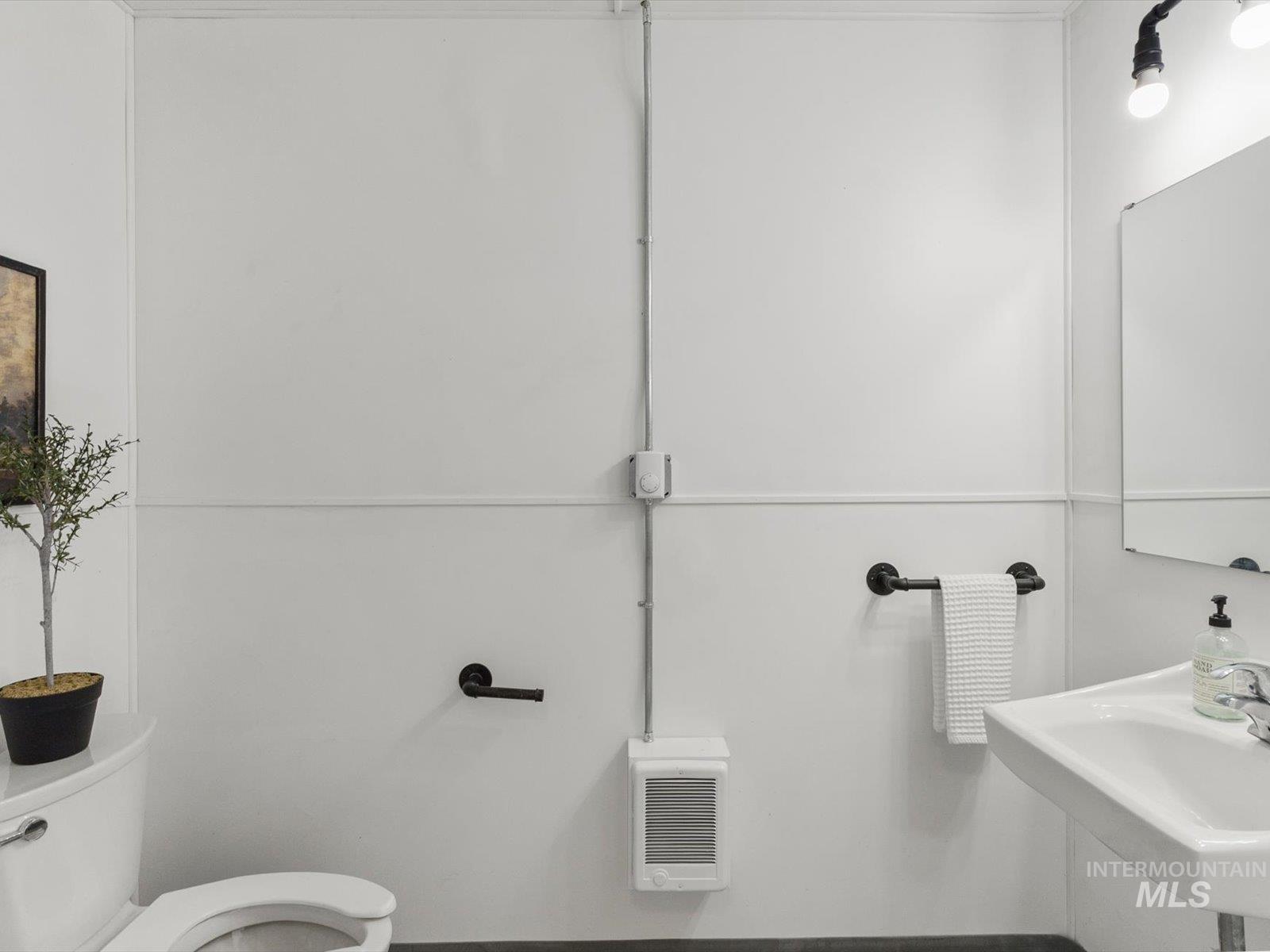 1453 S Main - Unit 1 Property Photo 14