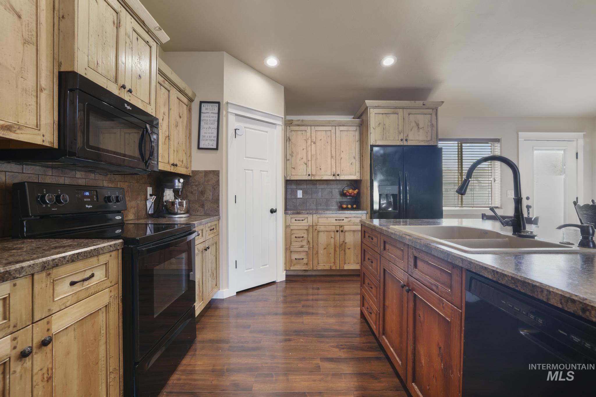 311 Red Rock Trail Property Photo 5