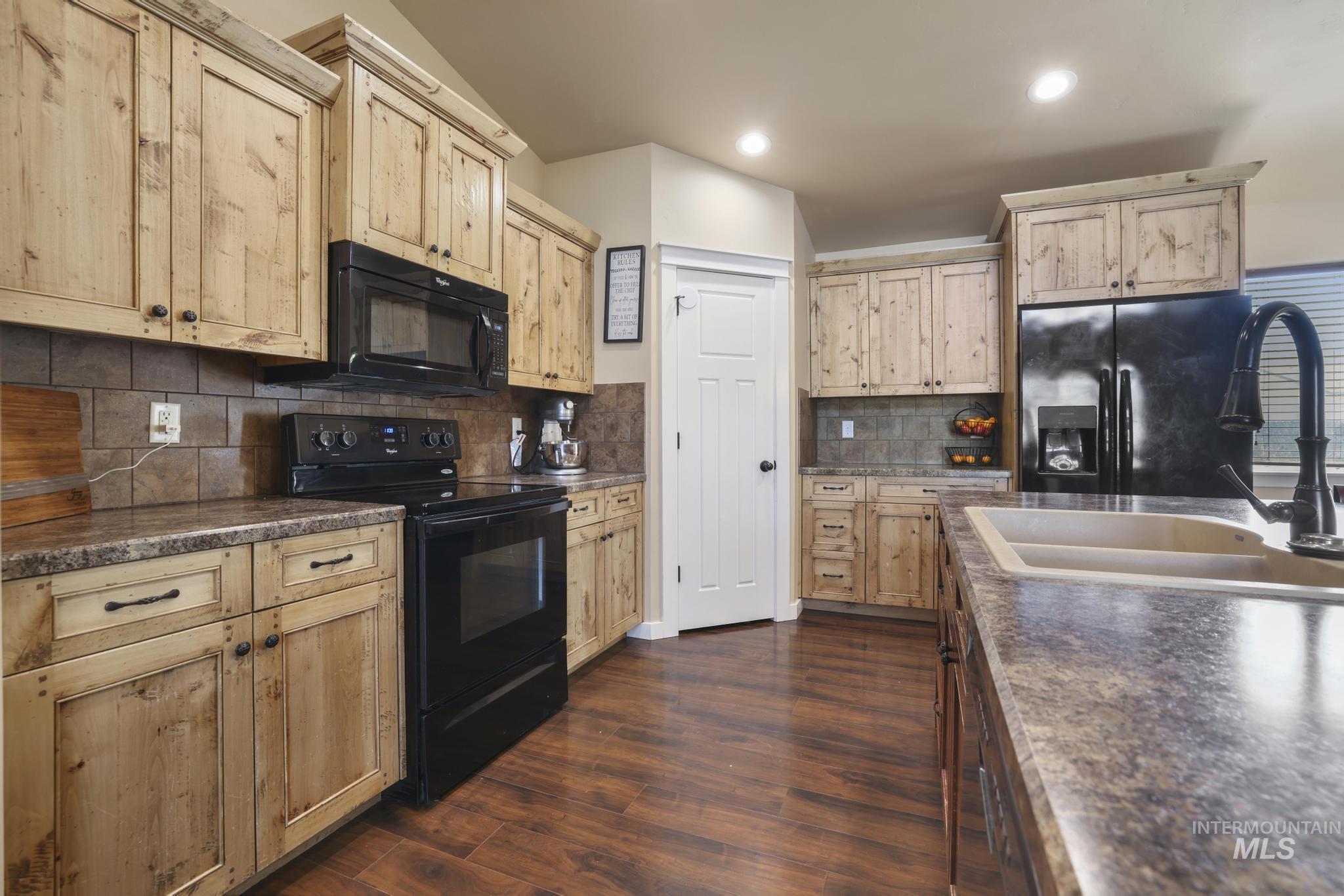 311 Red Rock Trail Property Photo 8